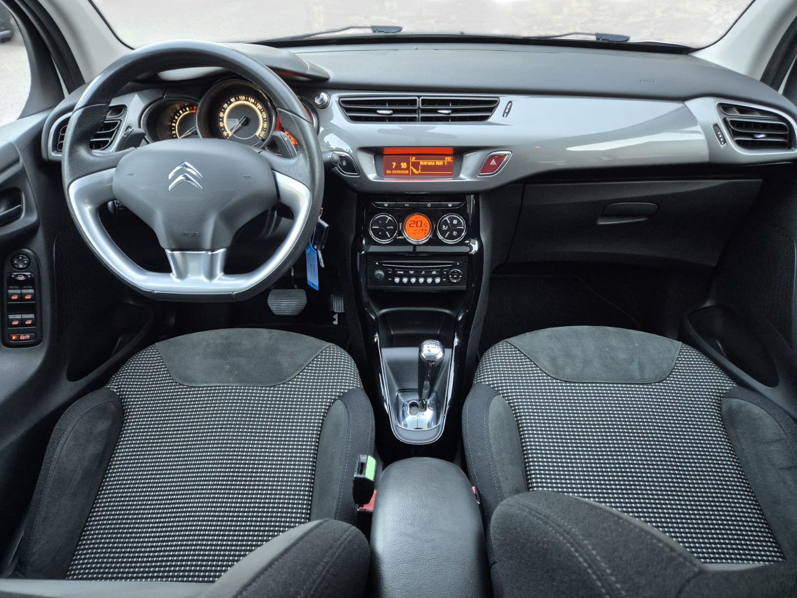CITROEN C3 1.2i Exclusive ETG5-image-8