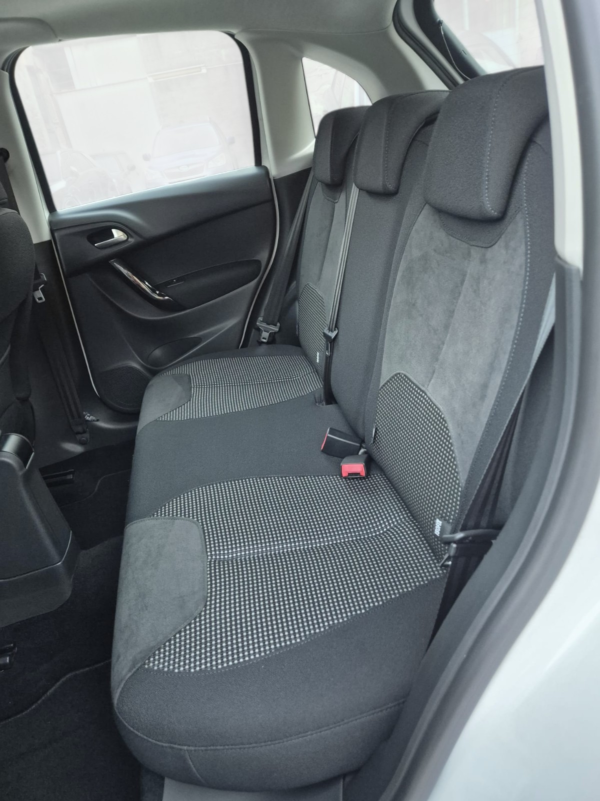 CITROEN C3 1.2i Exclusive ETG5-image-12
