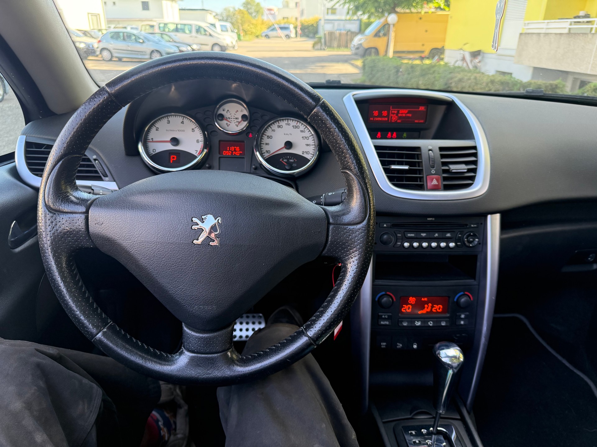 PEUGEOT 207 CC 1.6 16V Platinium Edition Automatic-image-8
