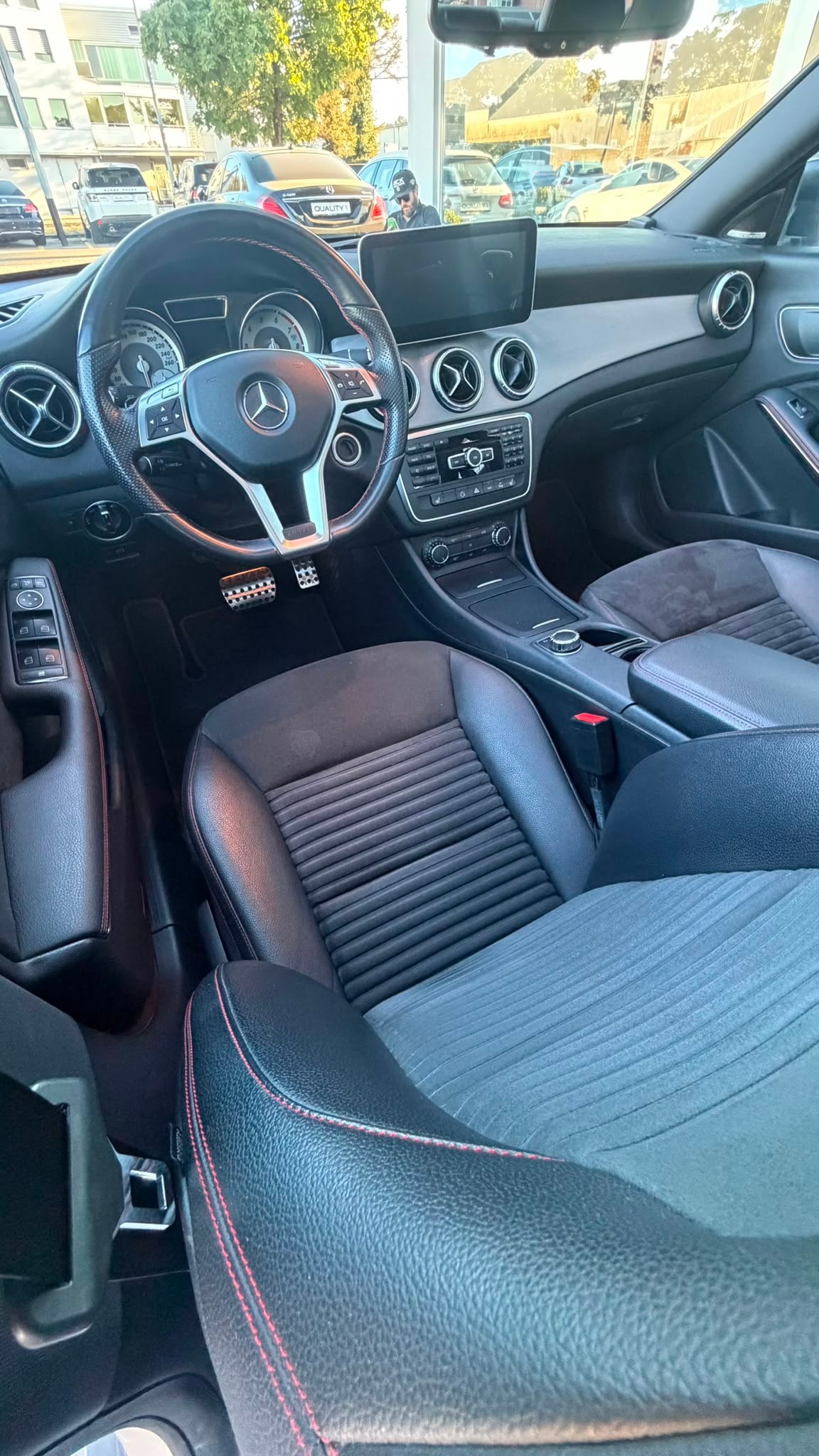 MERCEDES-BENZ CLA 200 AMG Line 7G-DCT-image-12