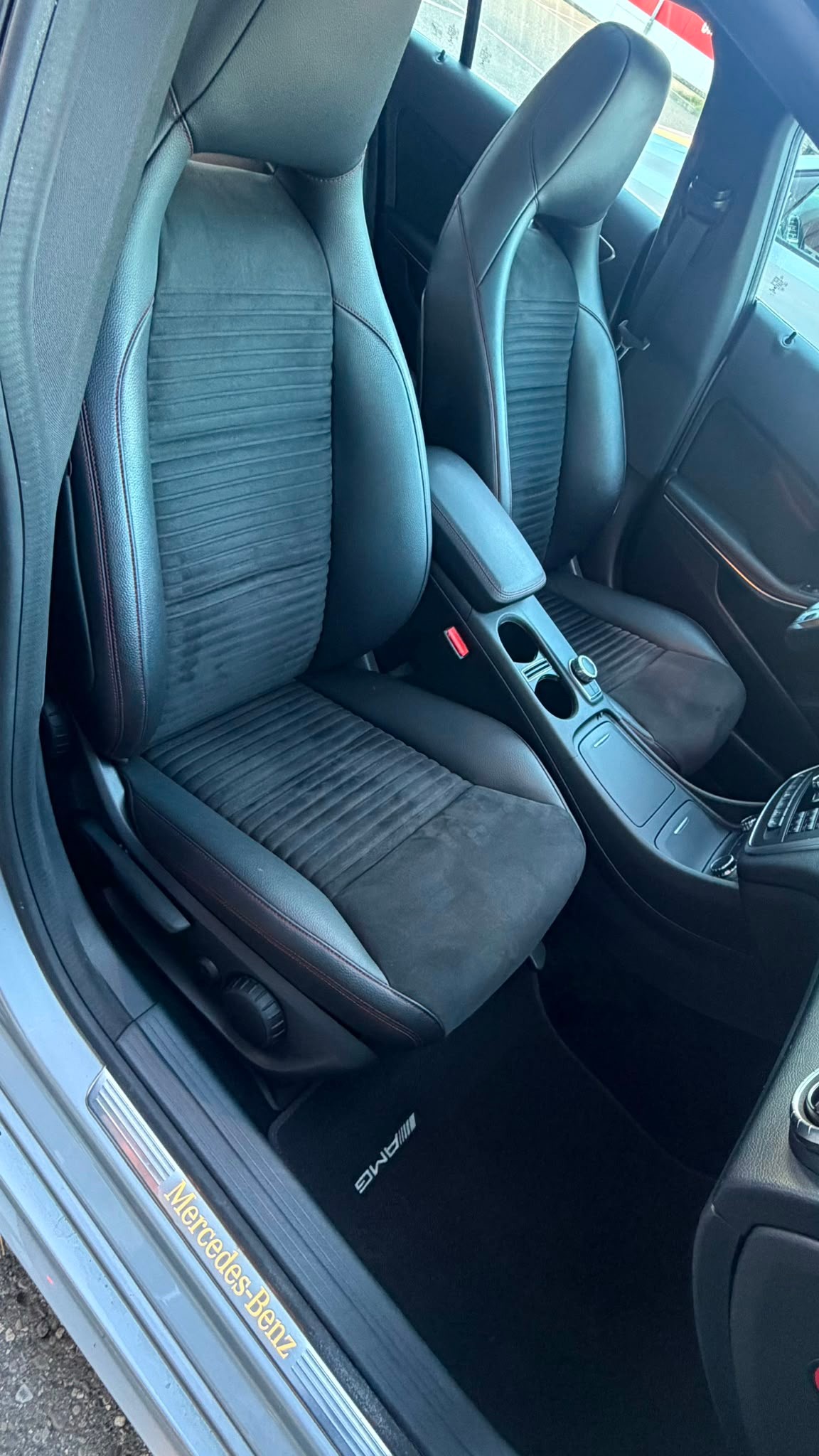 MERCEDES-BENZ CLA 200 AMG Line 7G-DCT-image-10