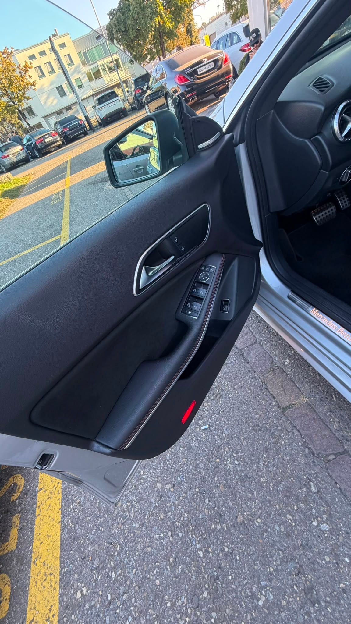 MERCEDES-BENZ CLA 200 AMG Line 7G-DCT-image-13