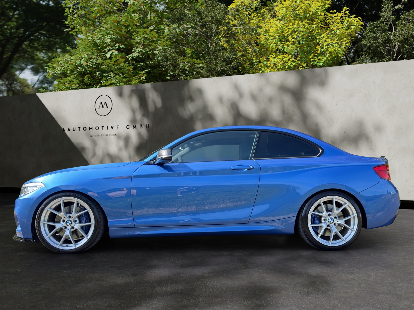 BMW M240i-image-1