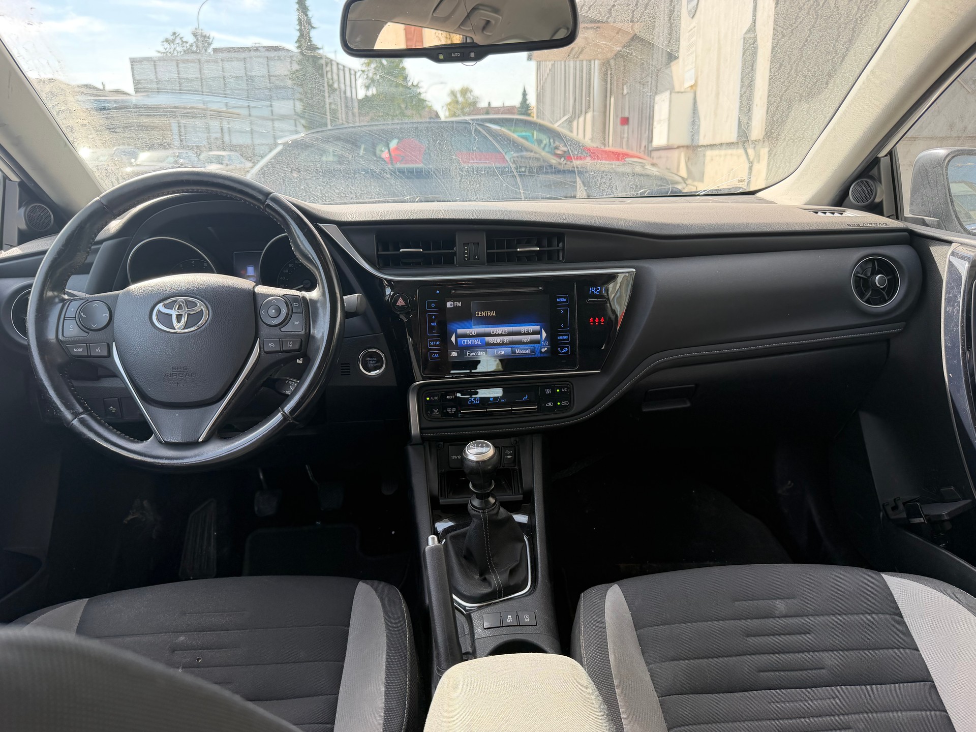 TOYOTA Auris Touring Sports 1.2 Turbo Premium-image-11