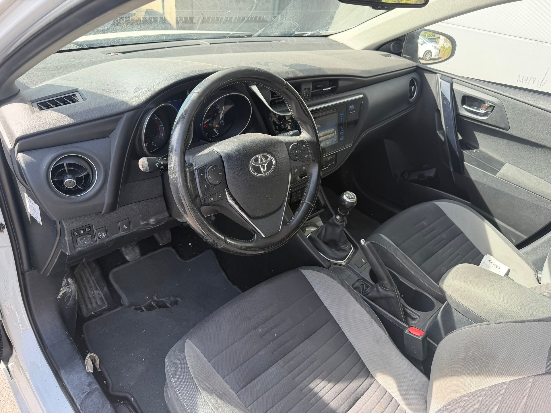 TOYOTA Auris Touring Sports 1.2 Turbo Premium-image-9