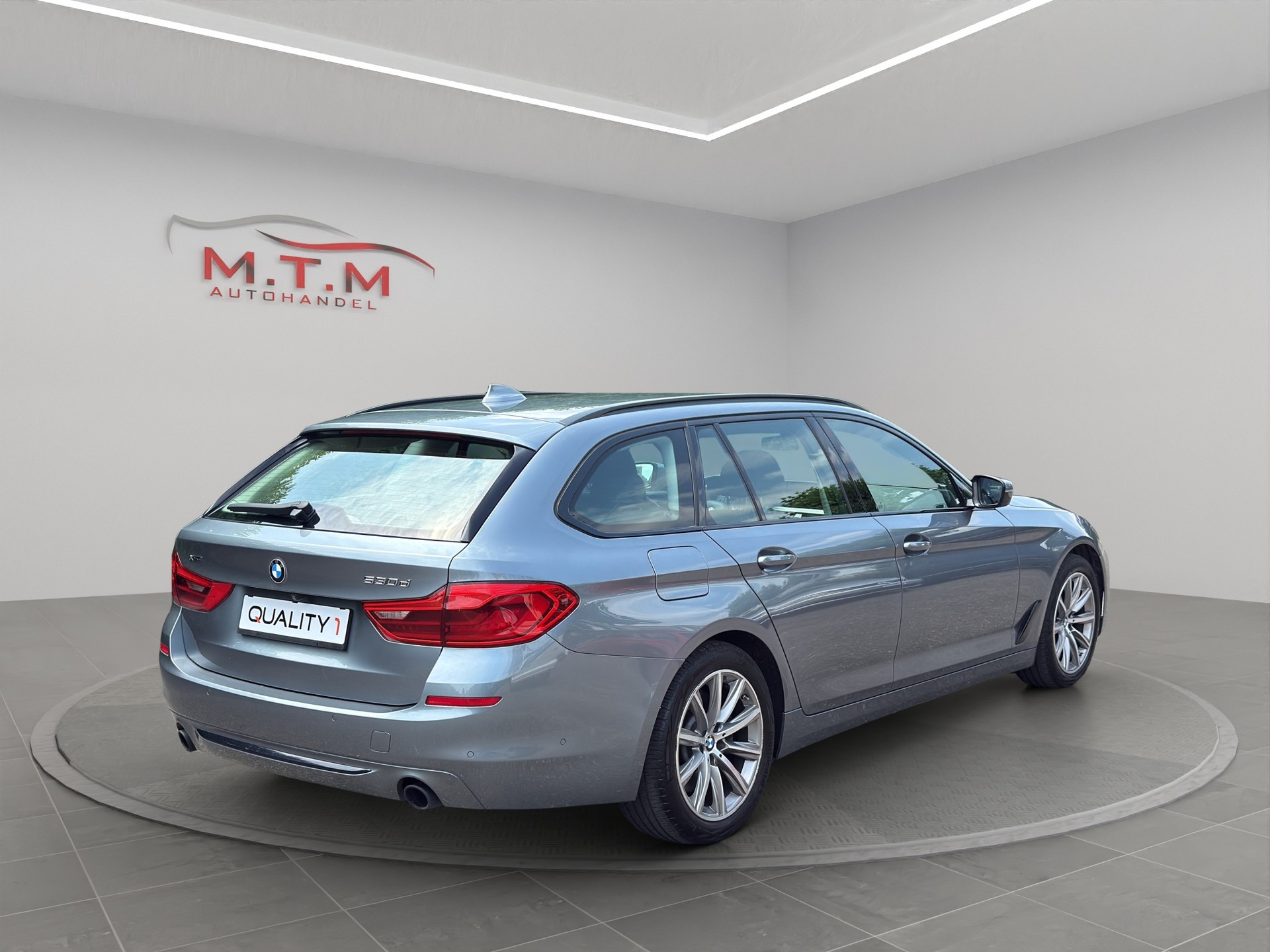 BMW 530d xDrive Touring Luxury Line Steptronic-image-6