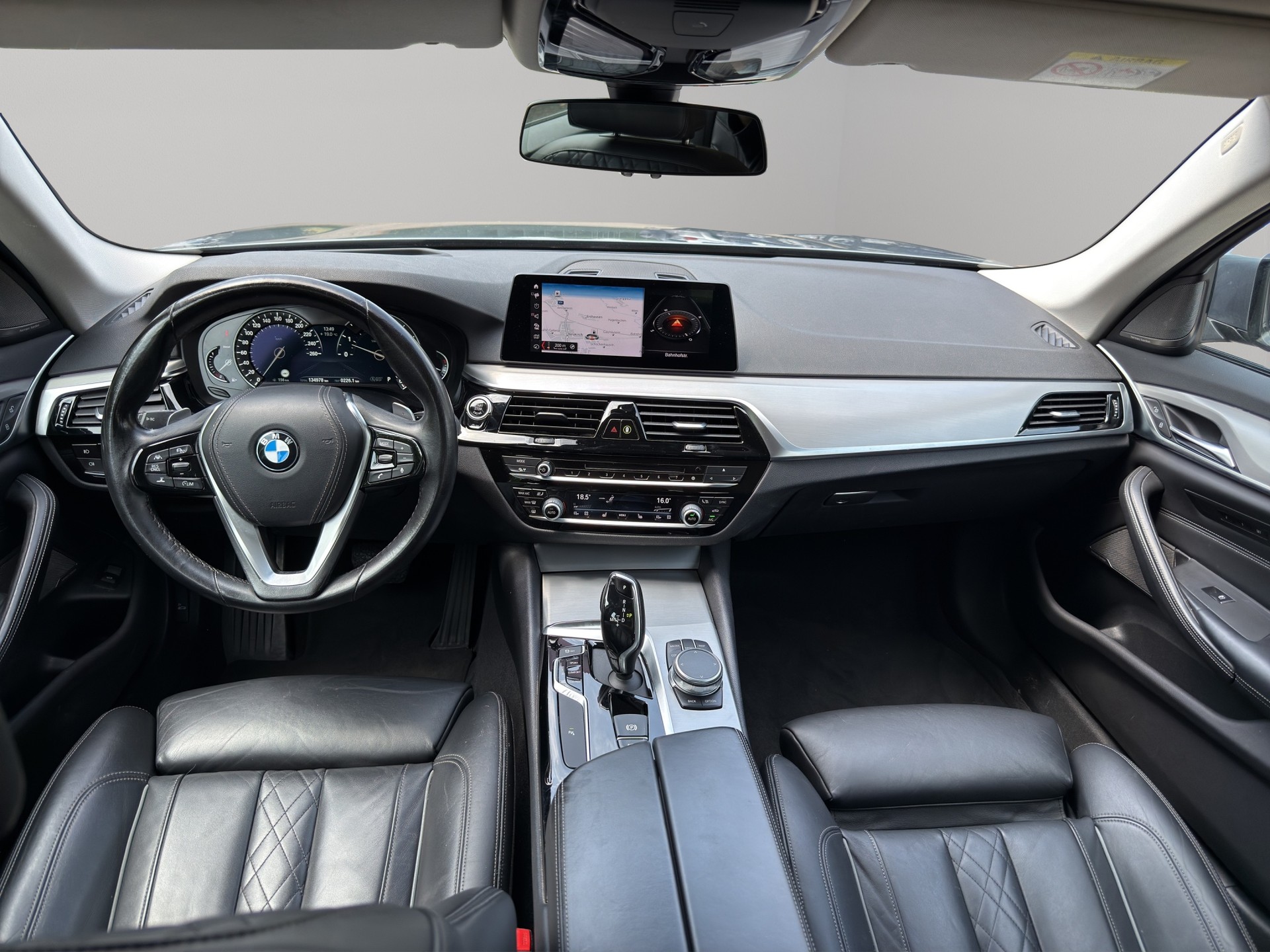 BMW 530d xDrive Touring Luxury Line Steptronic-image-13