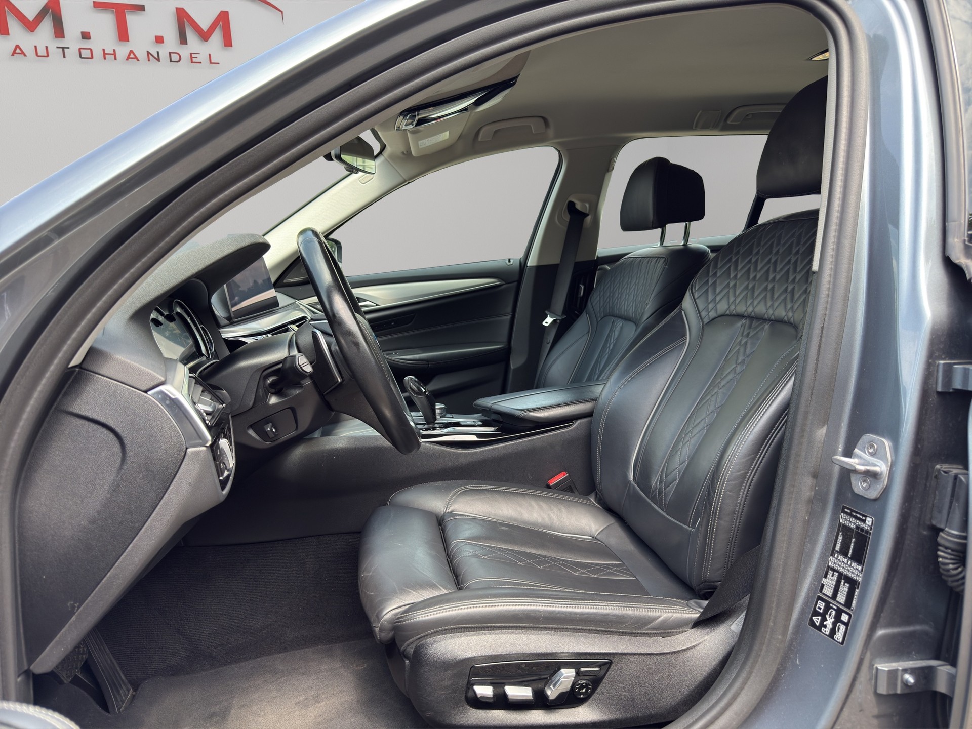 BMW 530d xDrive Touring Luxury Line Steptronic-image-9