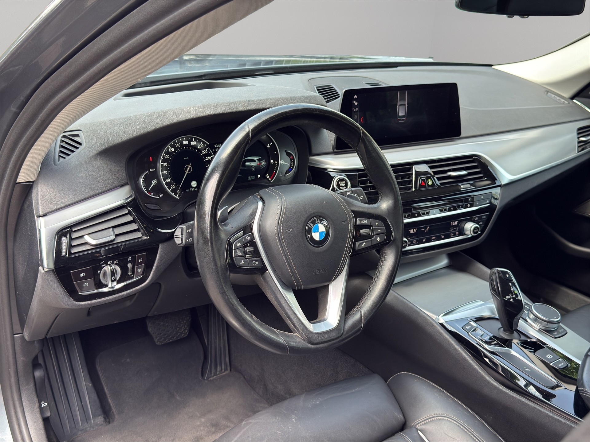 BMW 530d xDrive Touring Luxury Line Steptronic-image-10