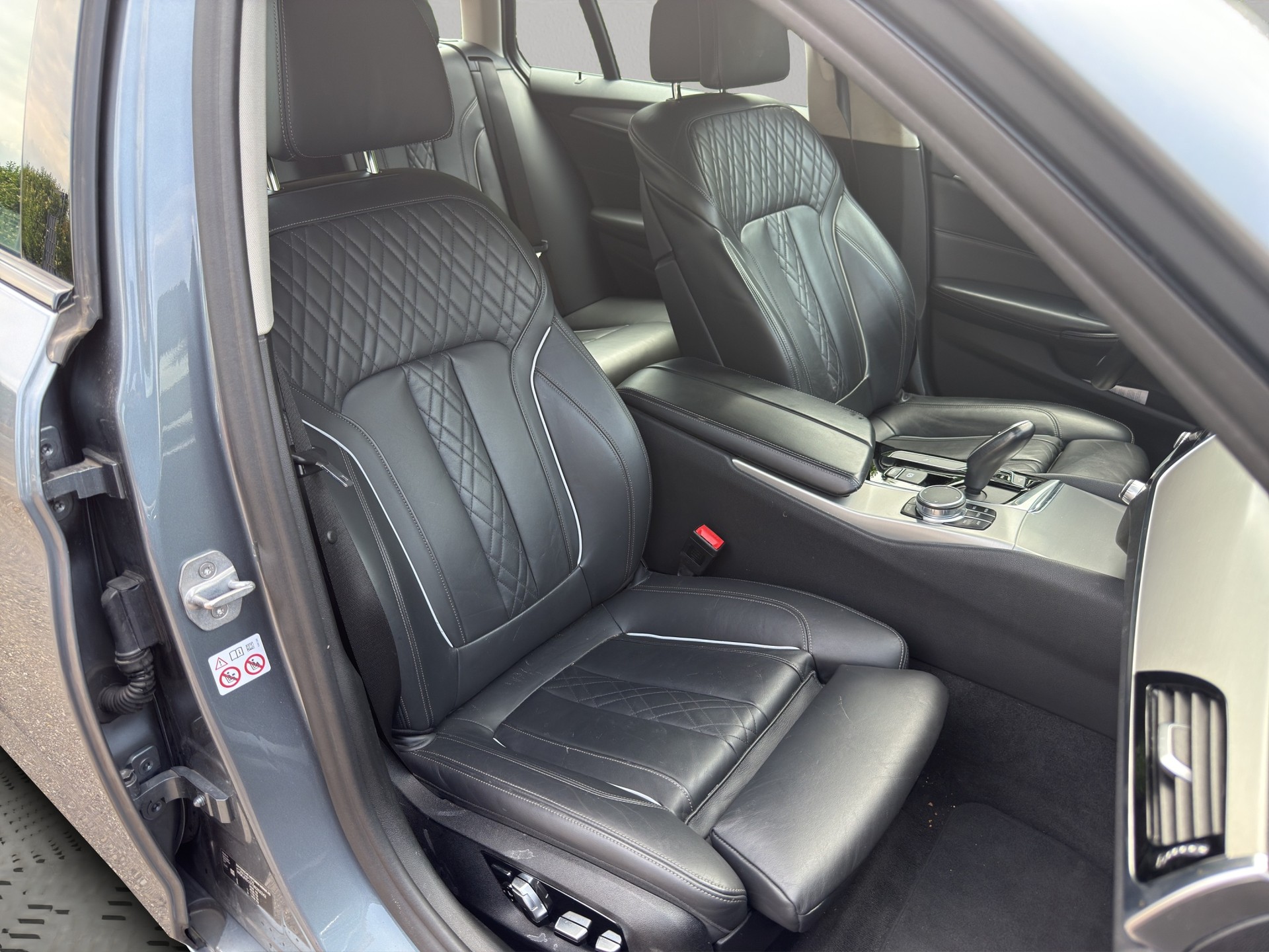 BMW 530d xDrive Touring Luxury Line Steptronic-image-16
