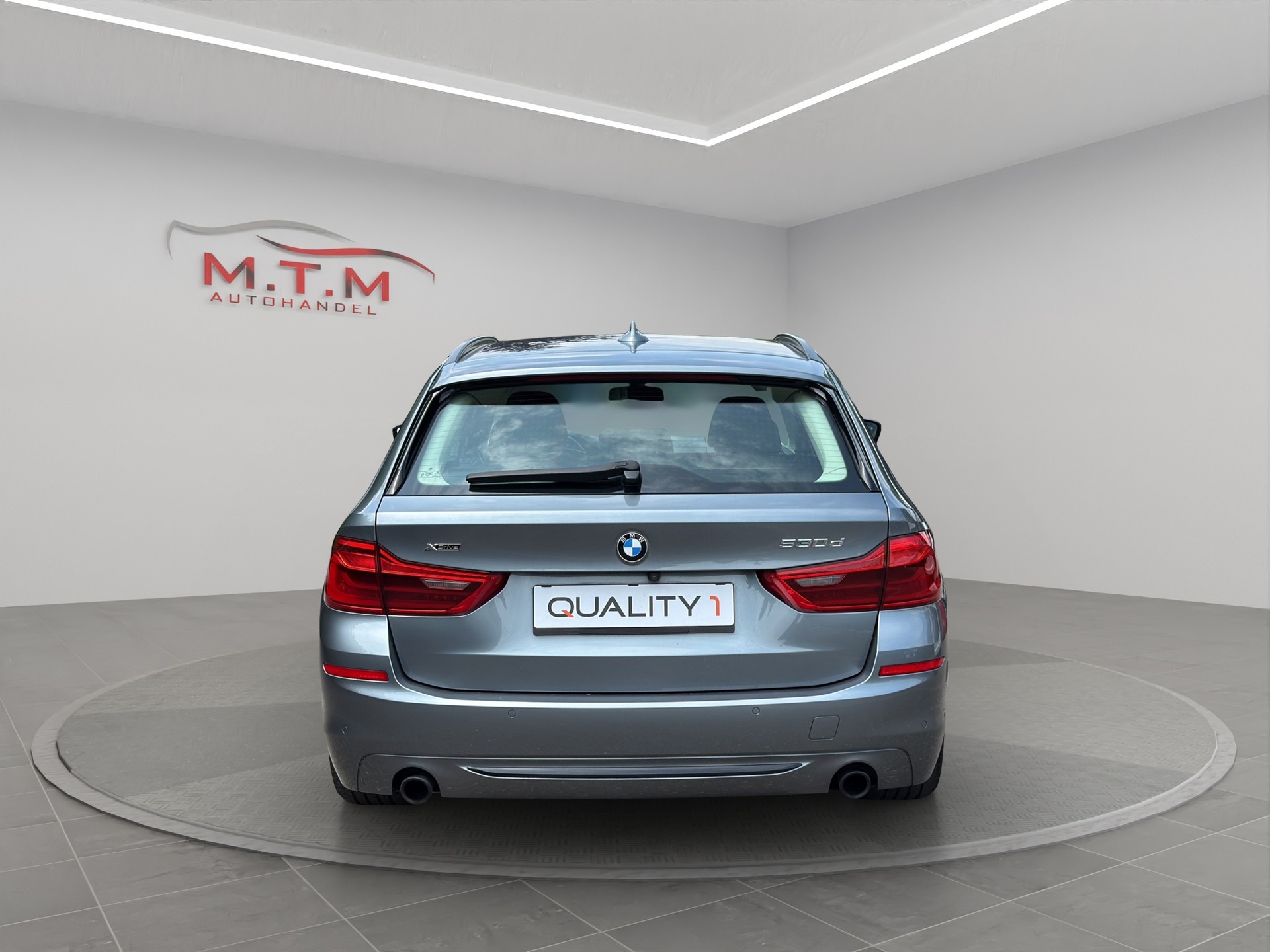 BMW 530d xDrive Touring Luxury Line Steptronic-image-5