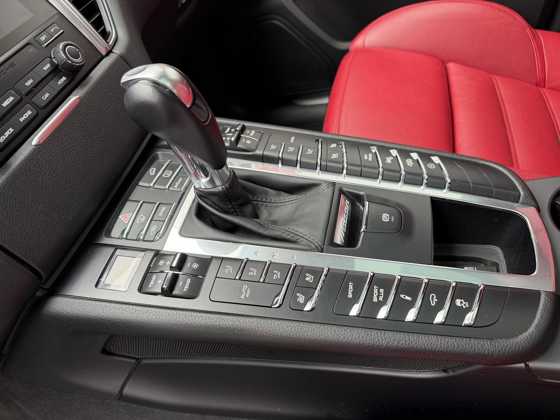 PORSCHE Macan S Diesel PDK-image-16