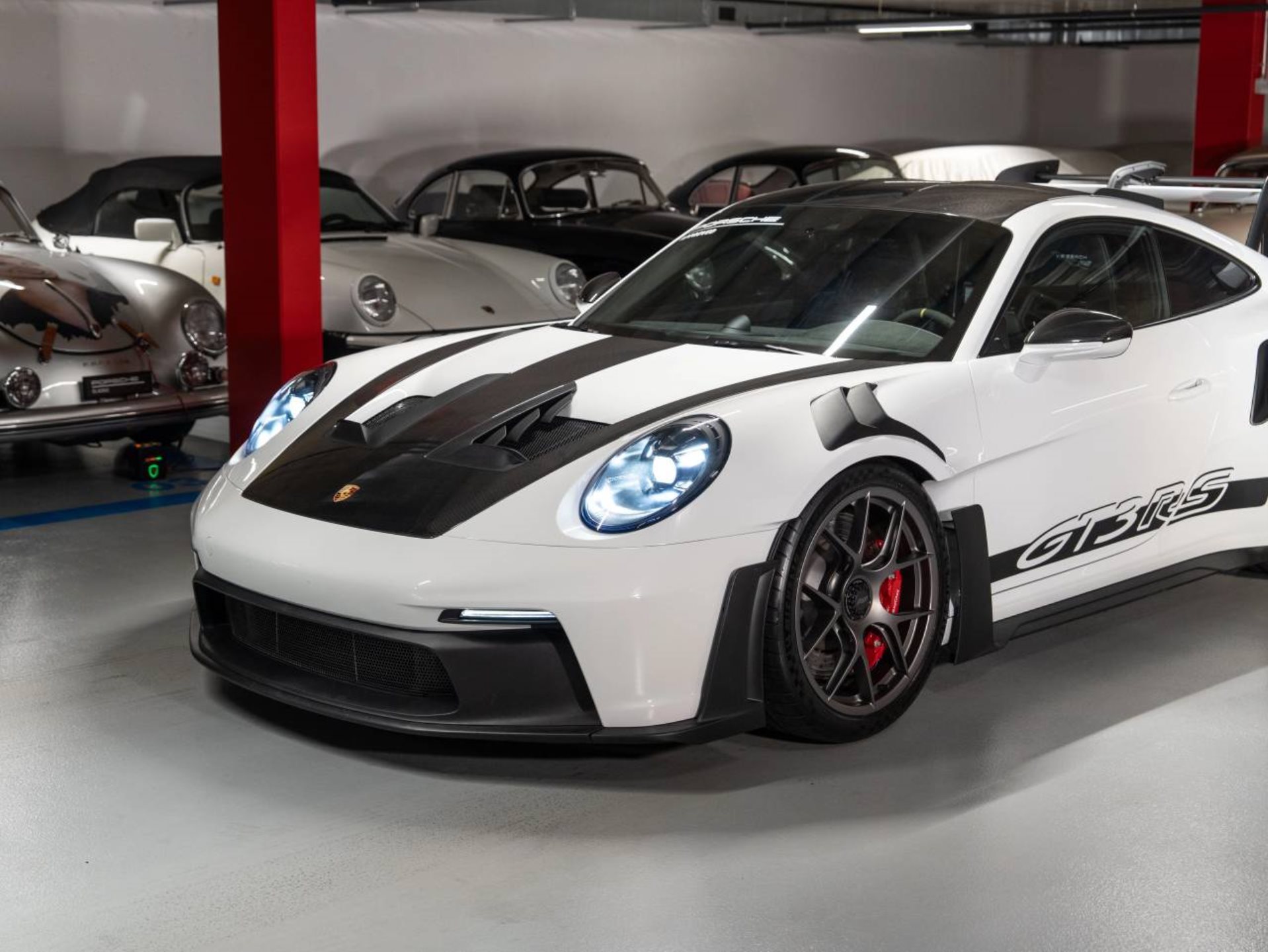 PORSCHE 911 GT3 RS-image-25
