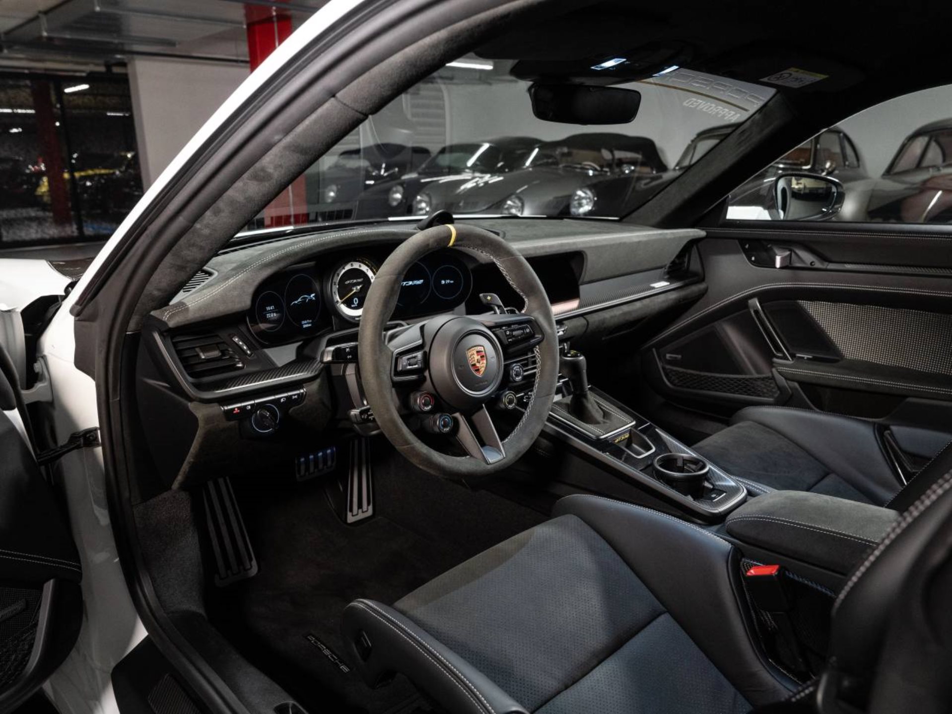 PORSCHE 911 GT3 RS-image-3