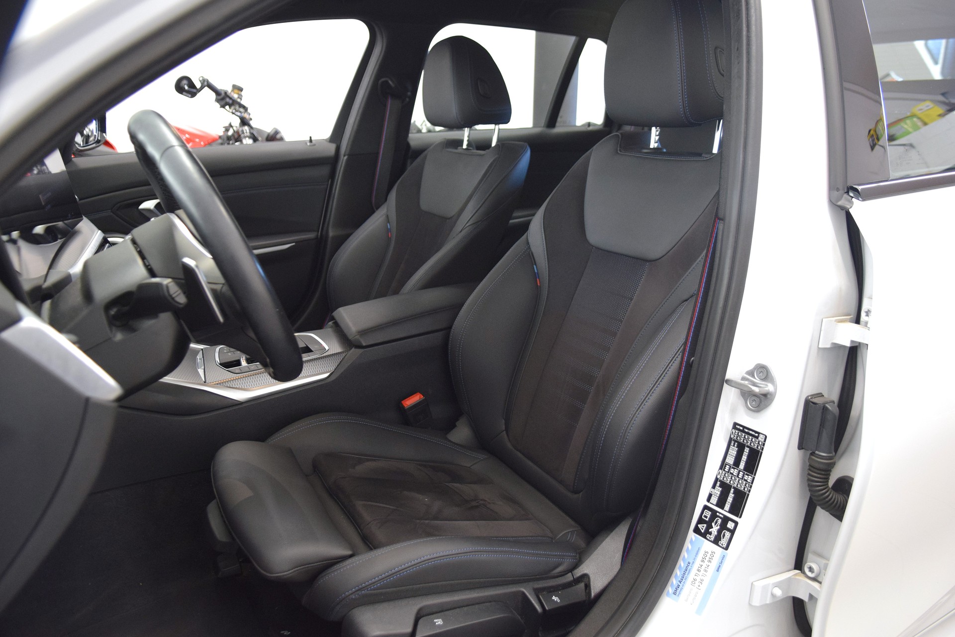 BMW 320d xDrive 48V Touring Steptronic M Sport Pro-image-9