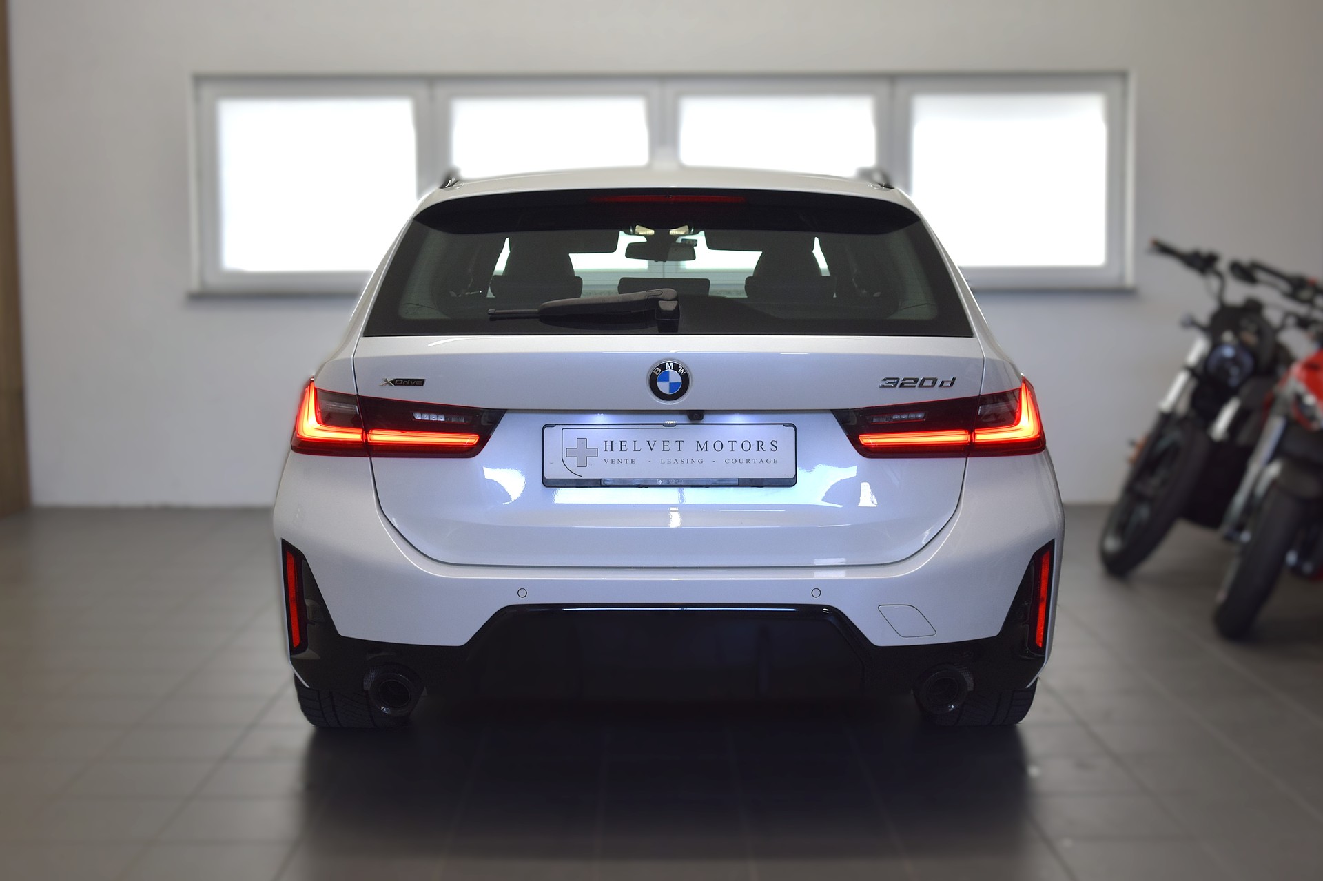 BMW 320d xDrive 48V Touring Steptronic M Sport Pro-image-4