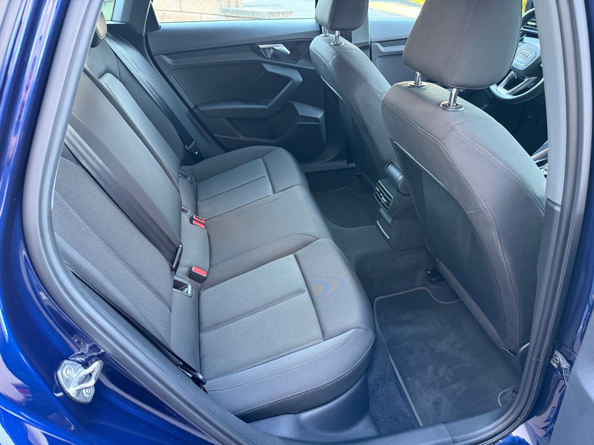 AUDI A3 Sportback 35 TFSI Attraction S-tronic-image-12