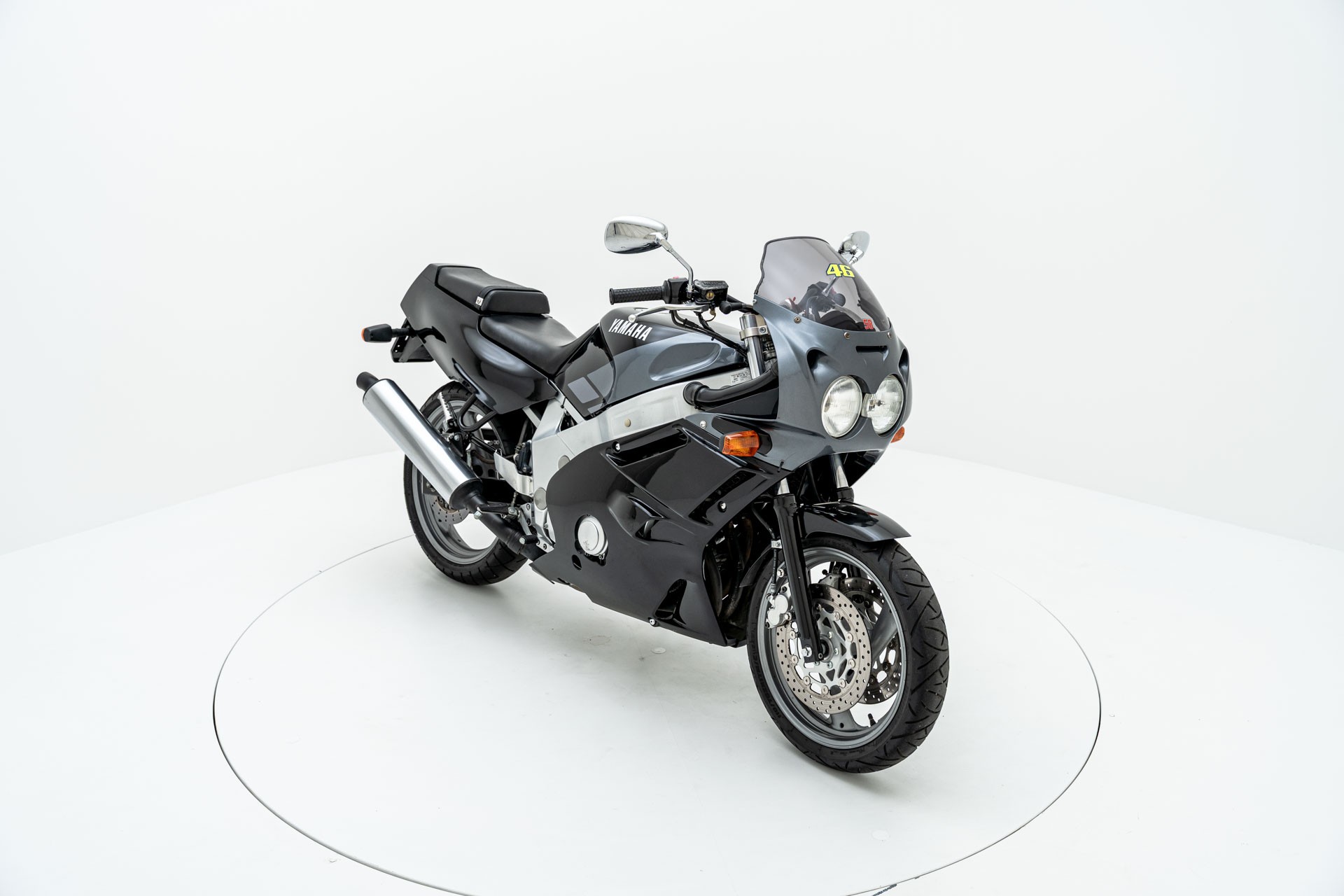 YAMAHA FZR 600-showroom-element-1