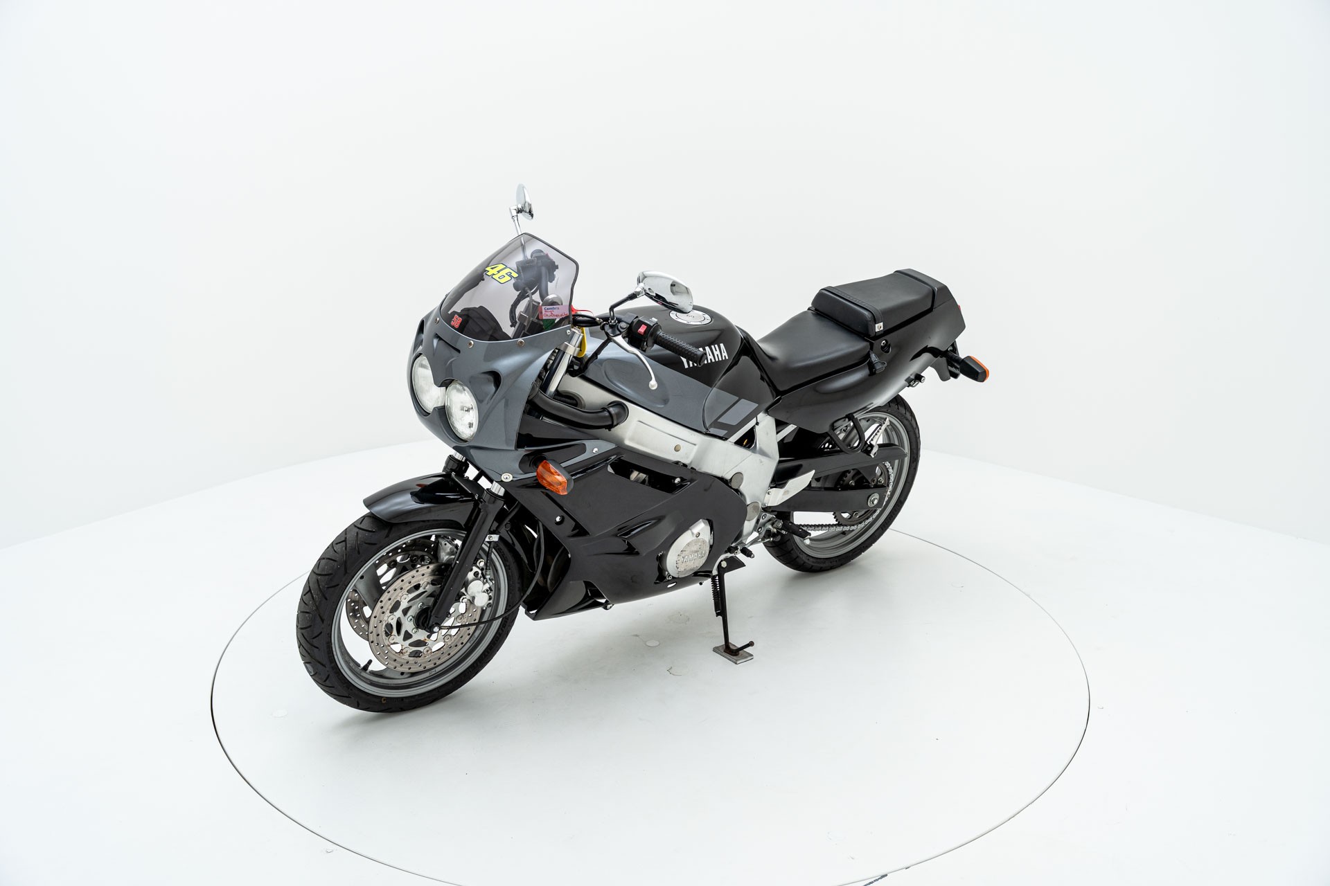 YAMAHA FZR 600-showroom-element-2