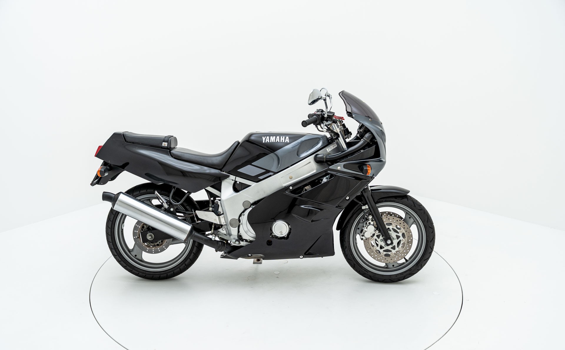YAMAHA FZR 600