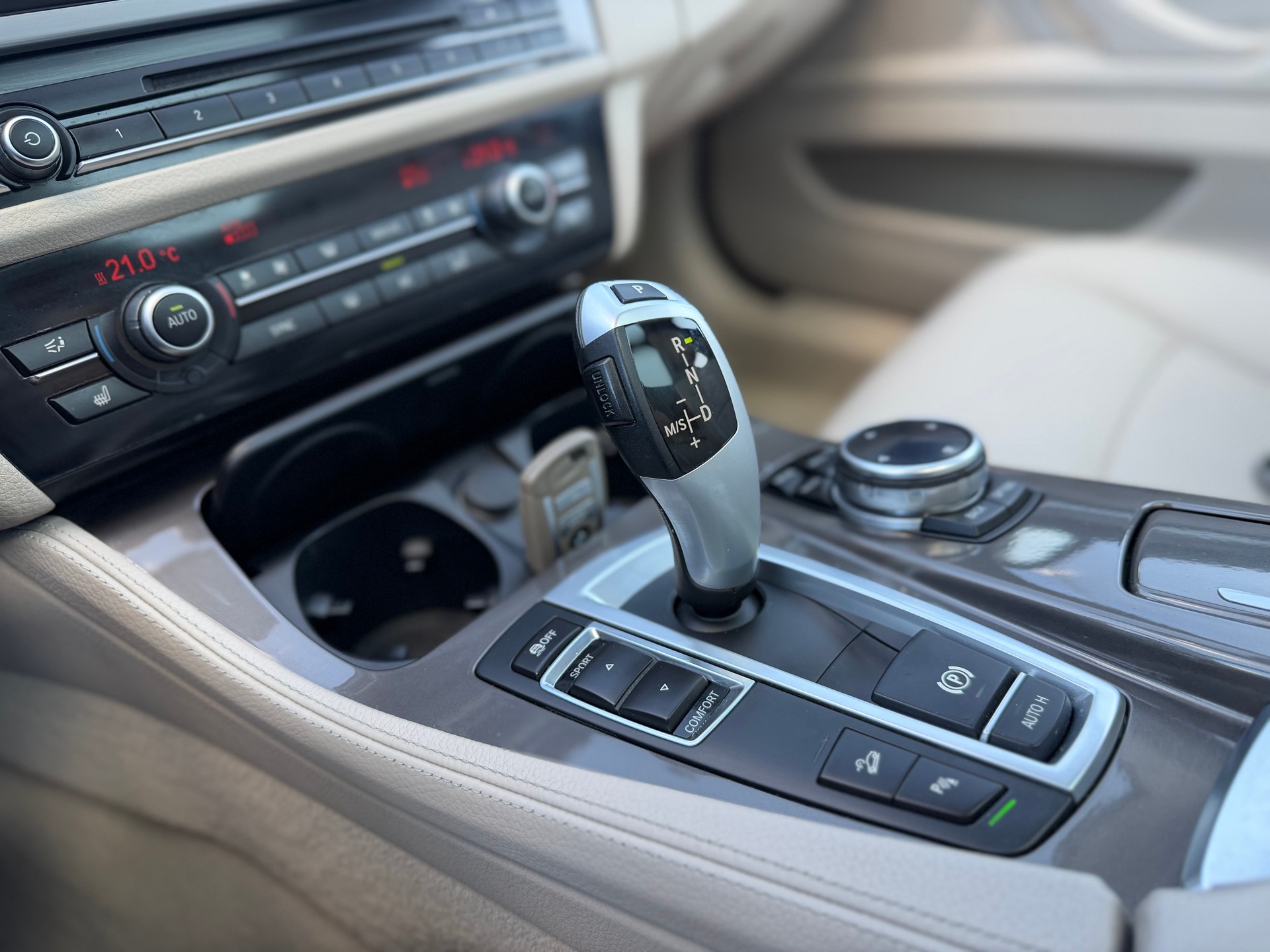 BMW 535d Touring xDrive Modern Line Steptronic-image-21