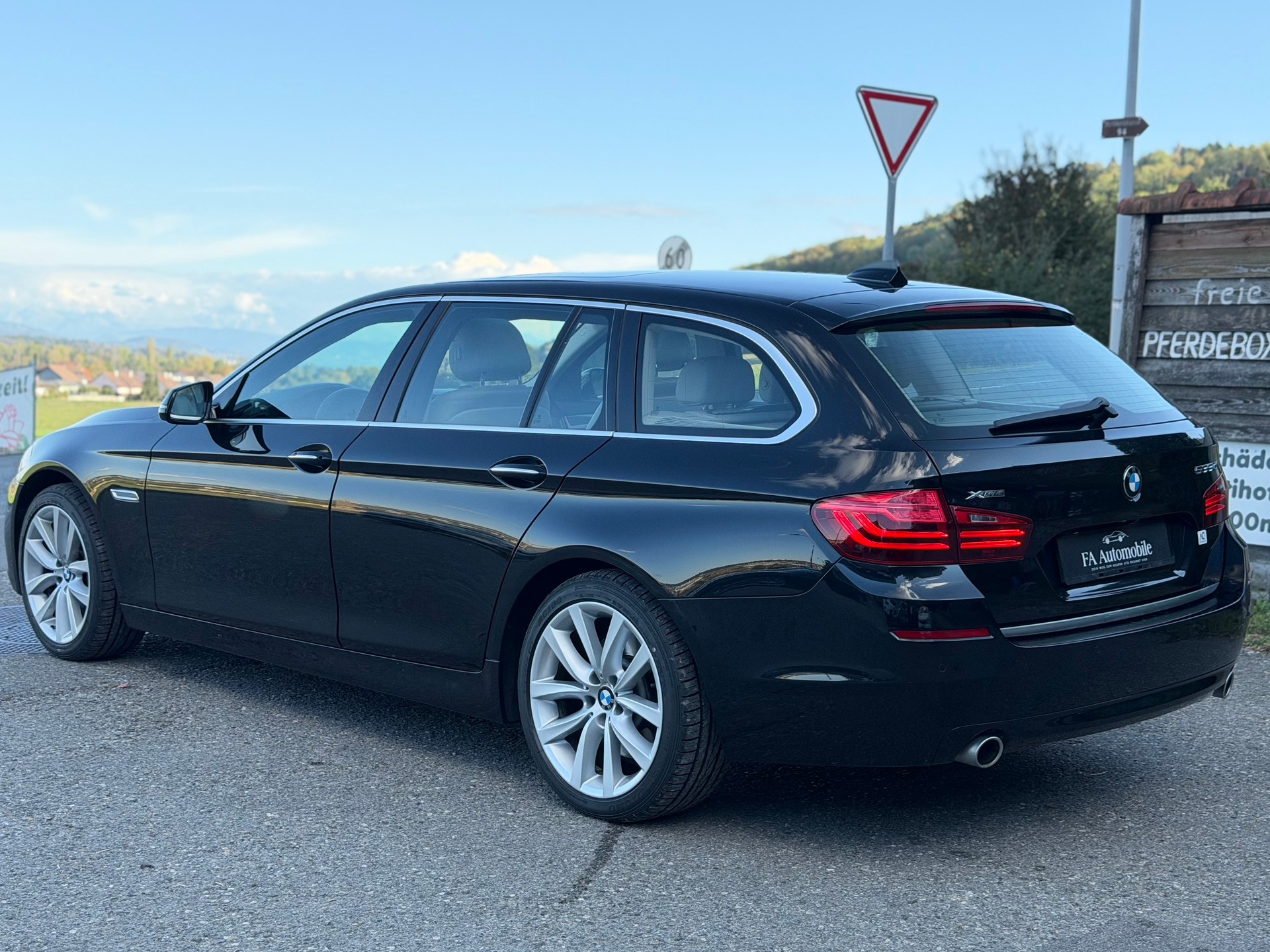 BMW 535d Touring xDrive Modern Line Steptronic-image-4