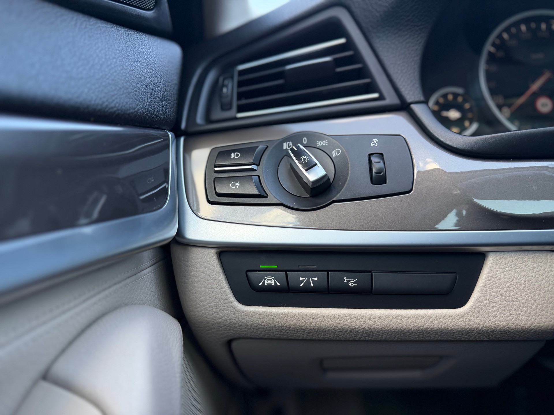 BMW 535d Touring xDrive Modern Line Steptronic-image-13