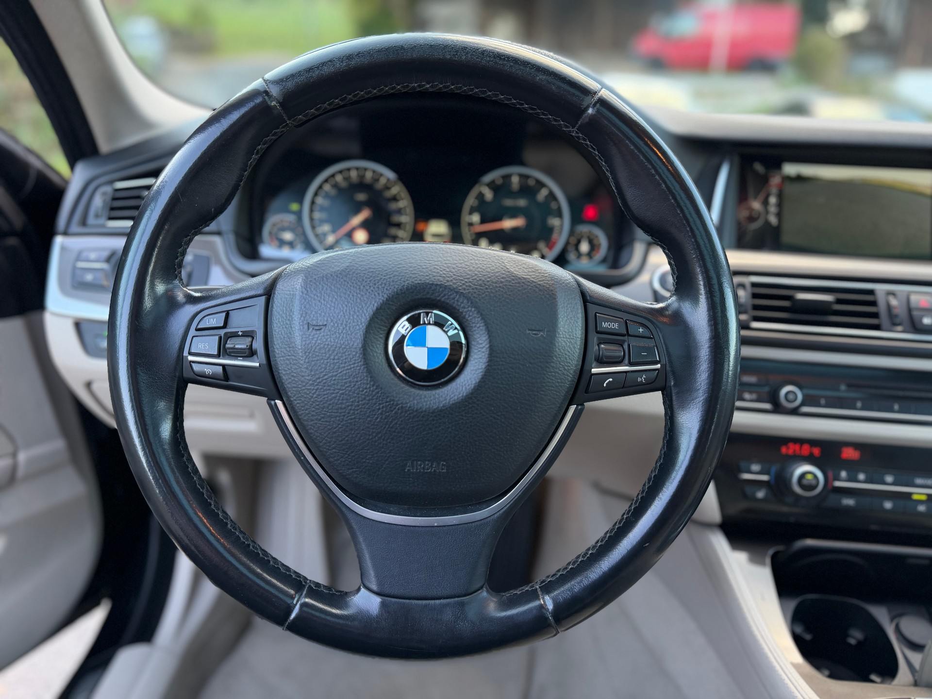BMW 535d Touring xDrive Modern Line Steptronic-image-9
