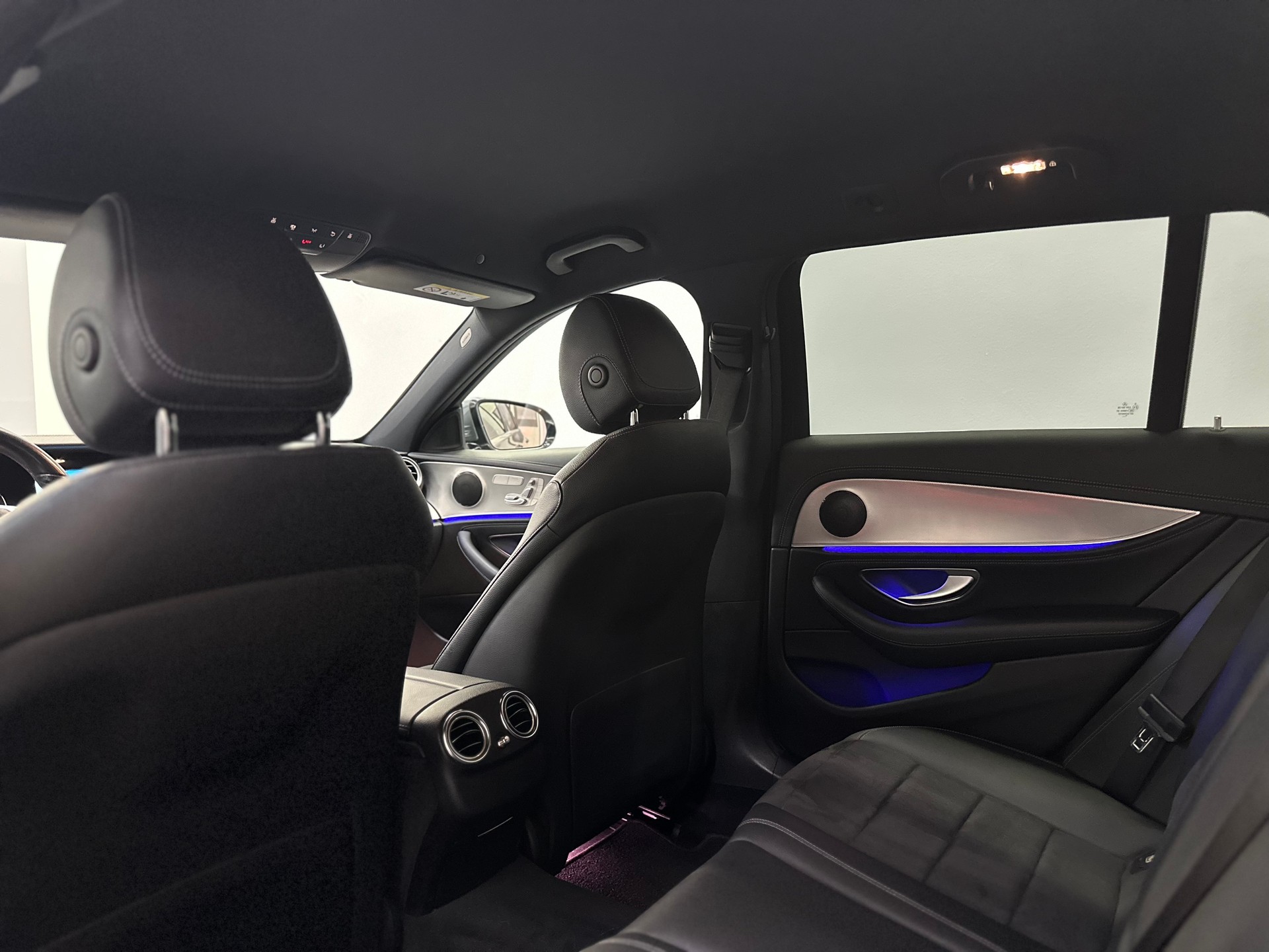 MERCEDES-BENZ E 220 d AMG Line 9G-Tronic-image-14