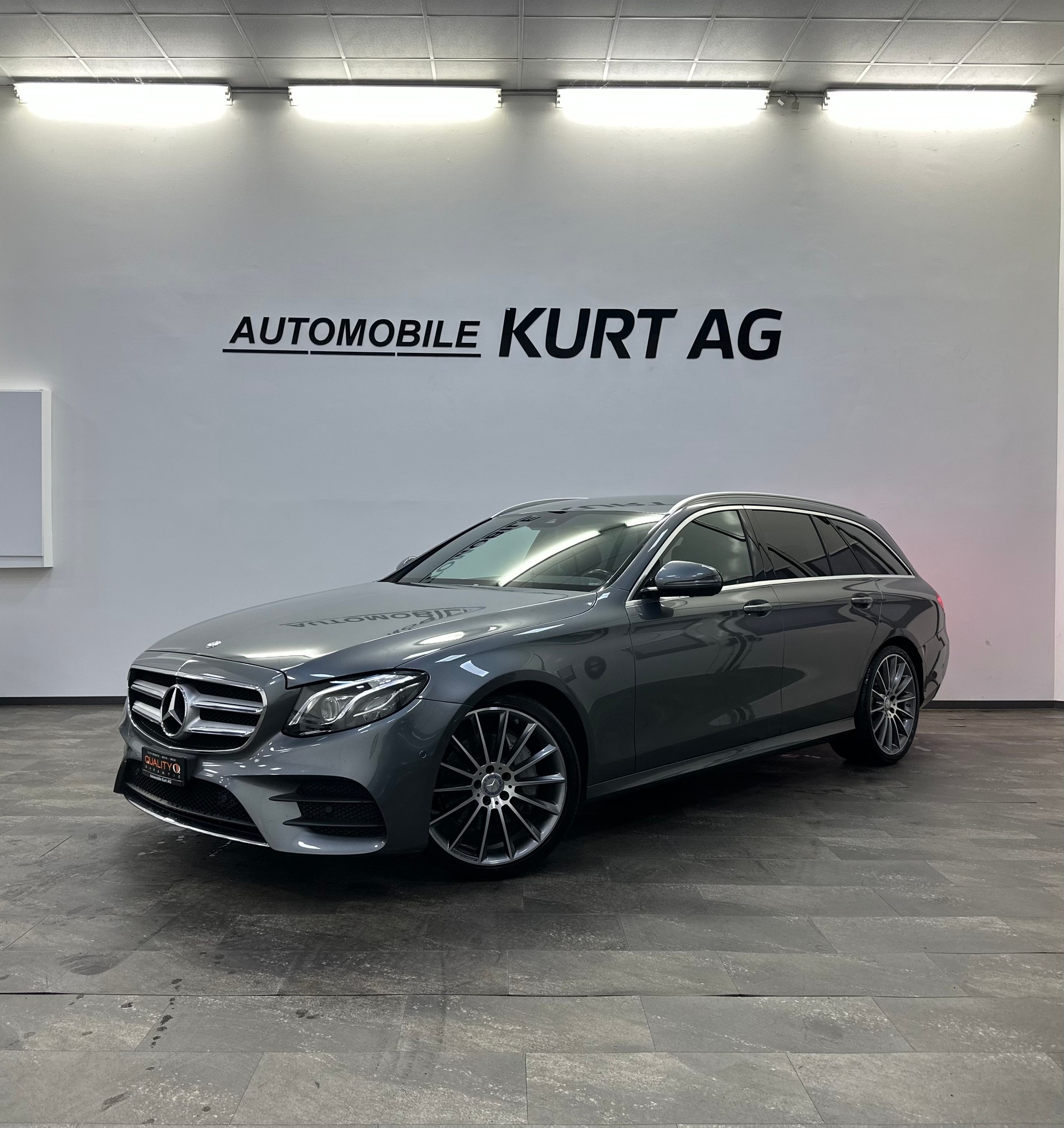 MERCEDES-BENZ E 220 d AMG Line 9G-Tronic-image-0