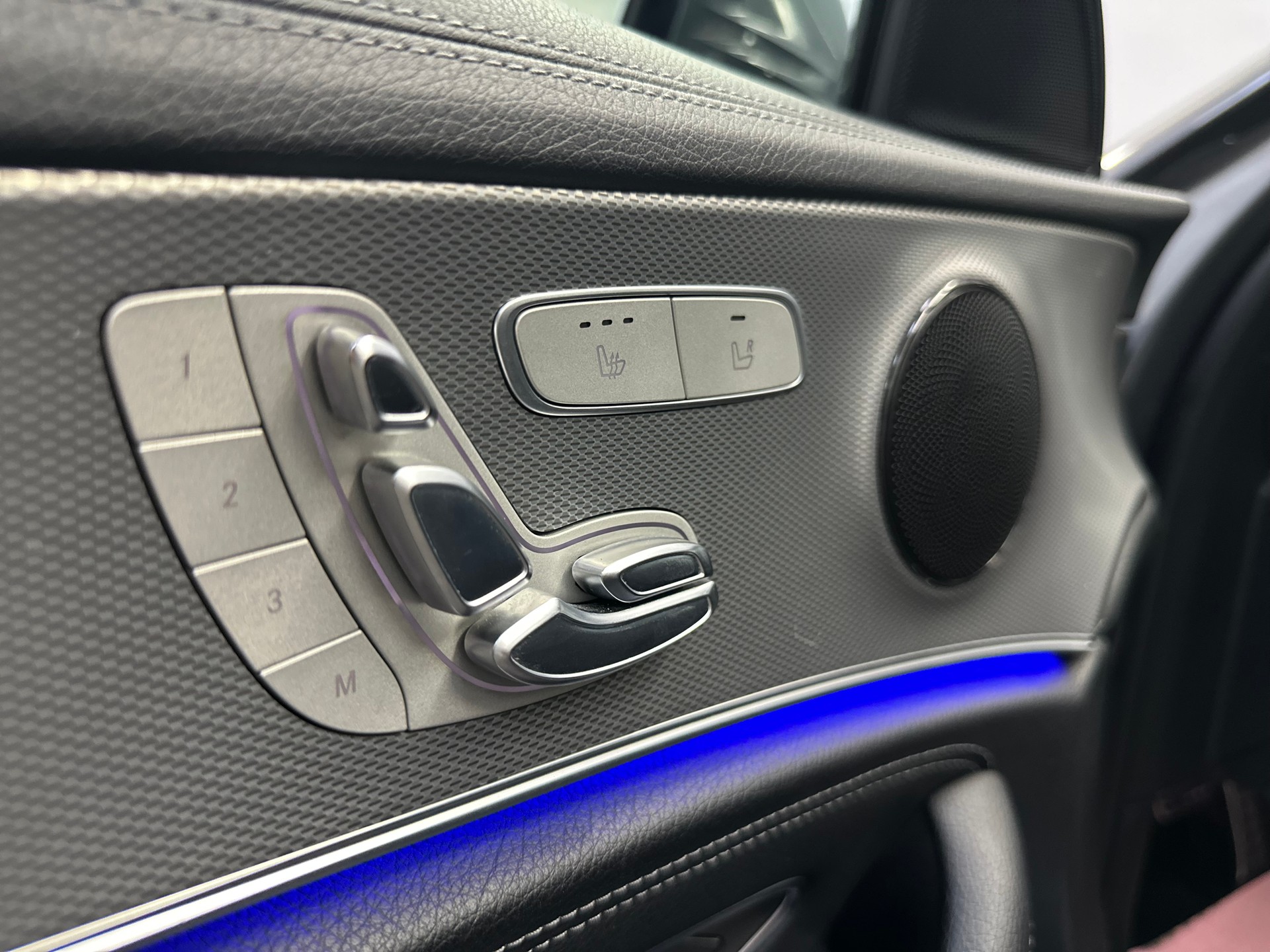 MERCEDES-BENZ E 220 d AMG Line 9G-Tronic-image-13