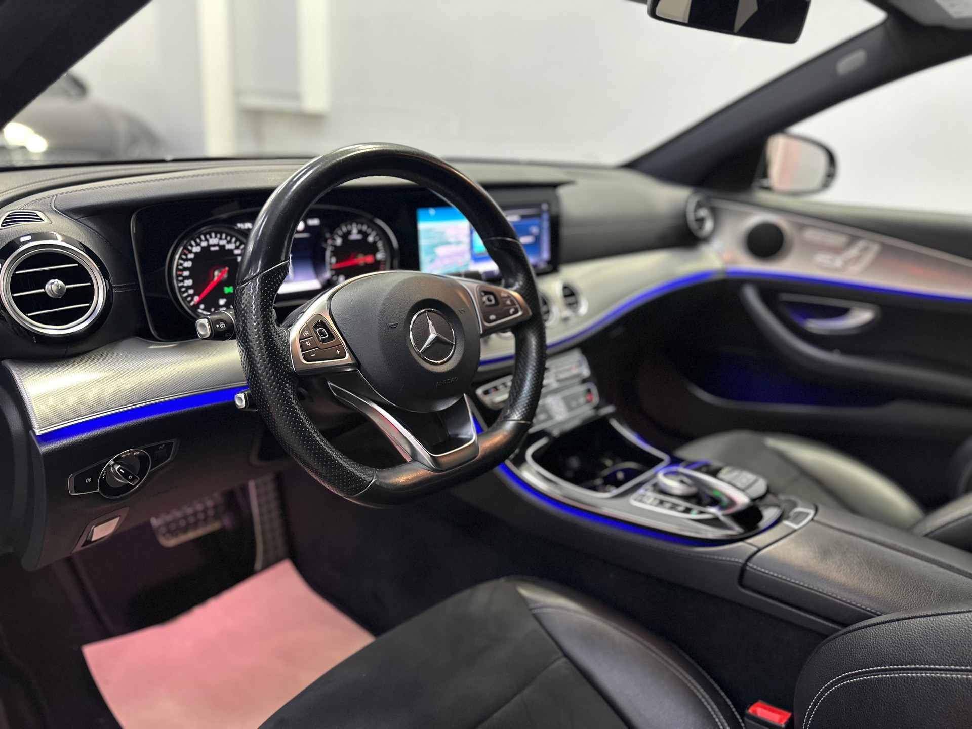 MERCEDES-BENZ E 220 d AMG Line 9G-Tronic-image-9