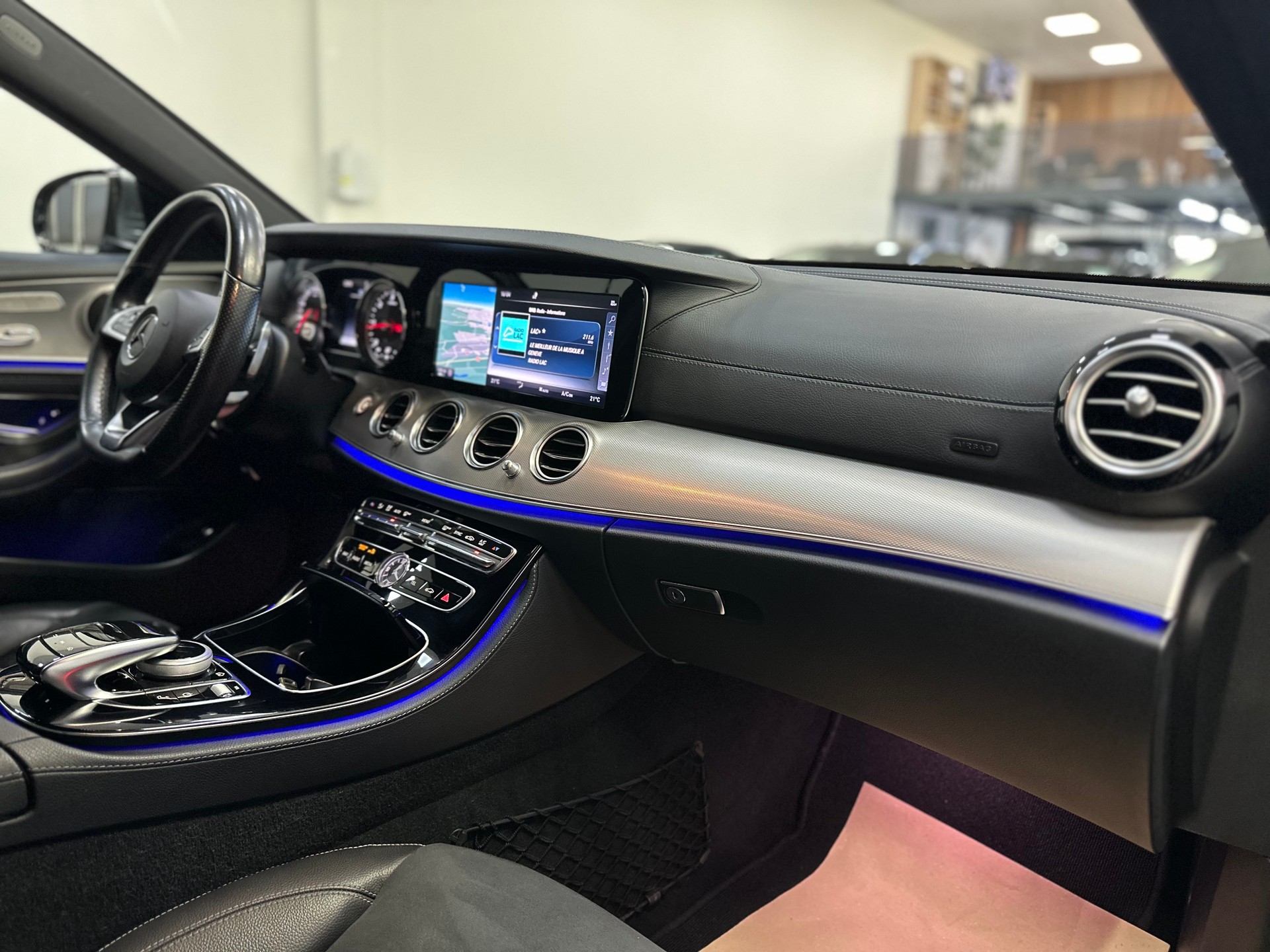MERCEDES-BENZ E 220 d AMG Line 9G-Tronic-image-10