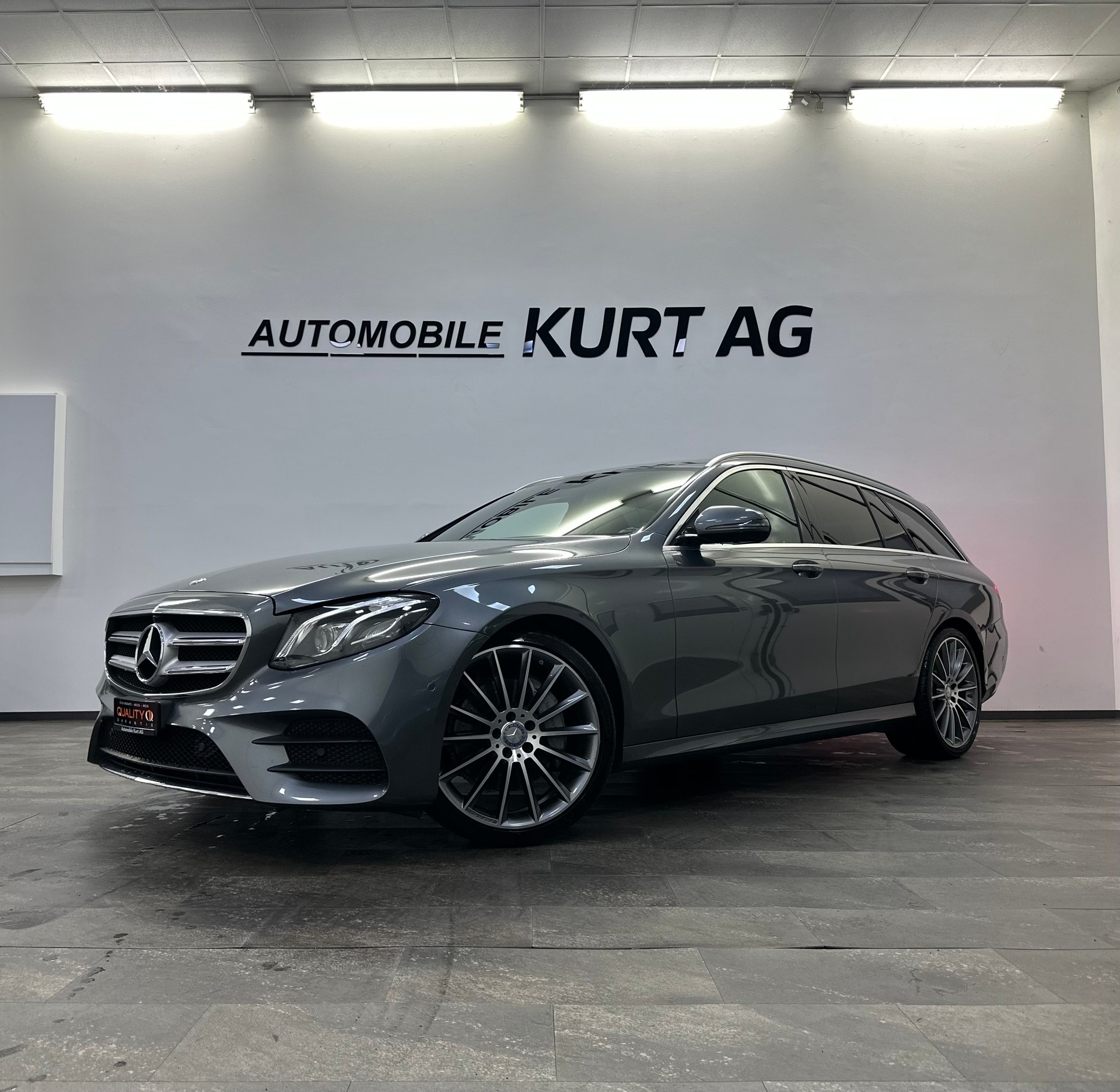 MERCEDES-BENZ E 220 d AMG Line 9G-Tronic-image-1