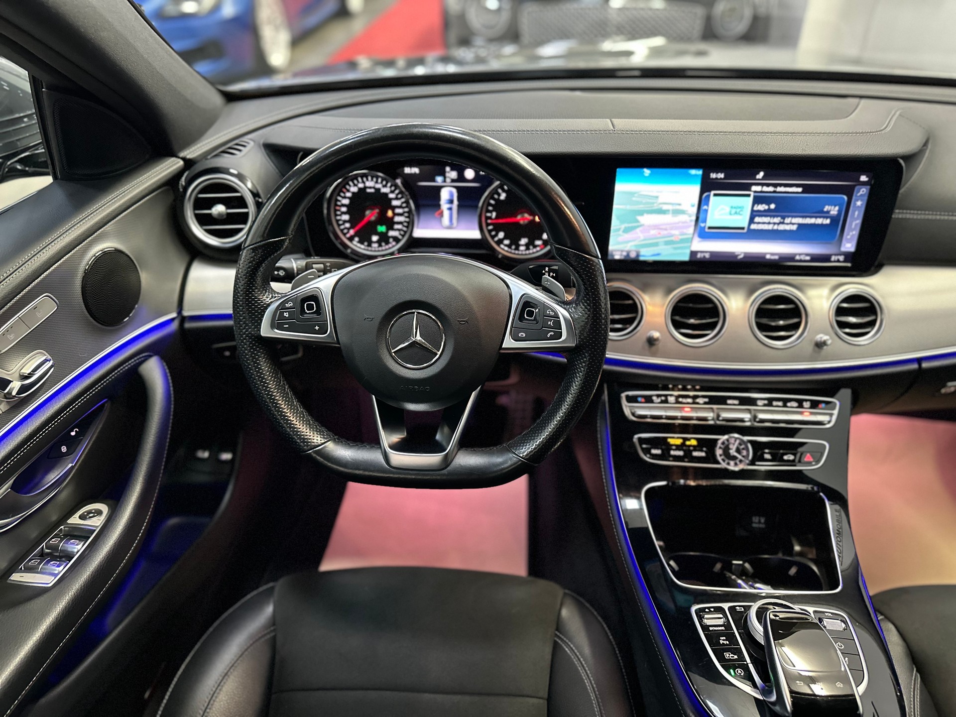 MERCEDES-BENZ E 220 d AMG Line 9G-Tronic-image-12