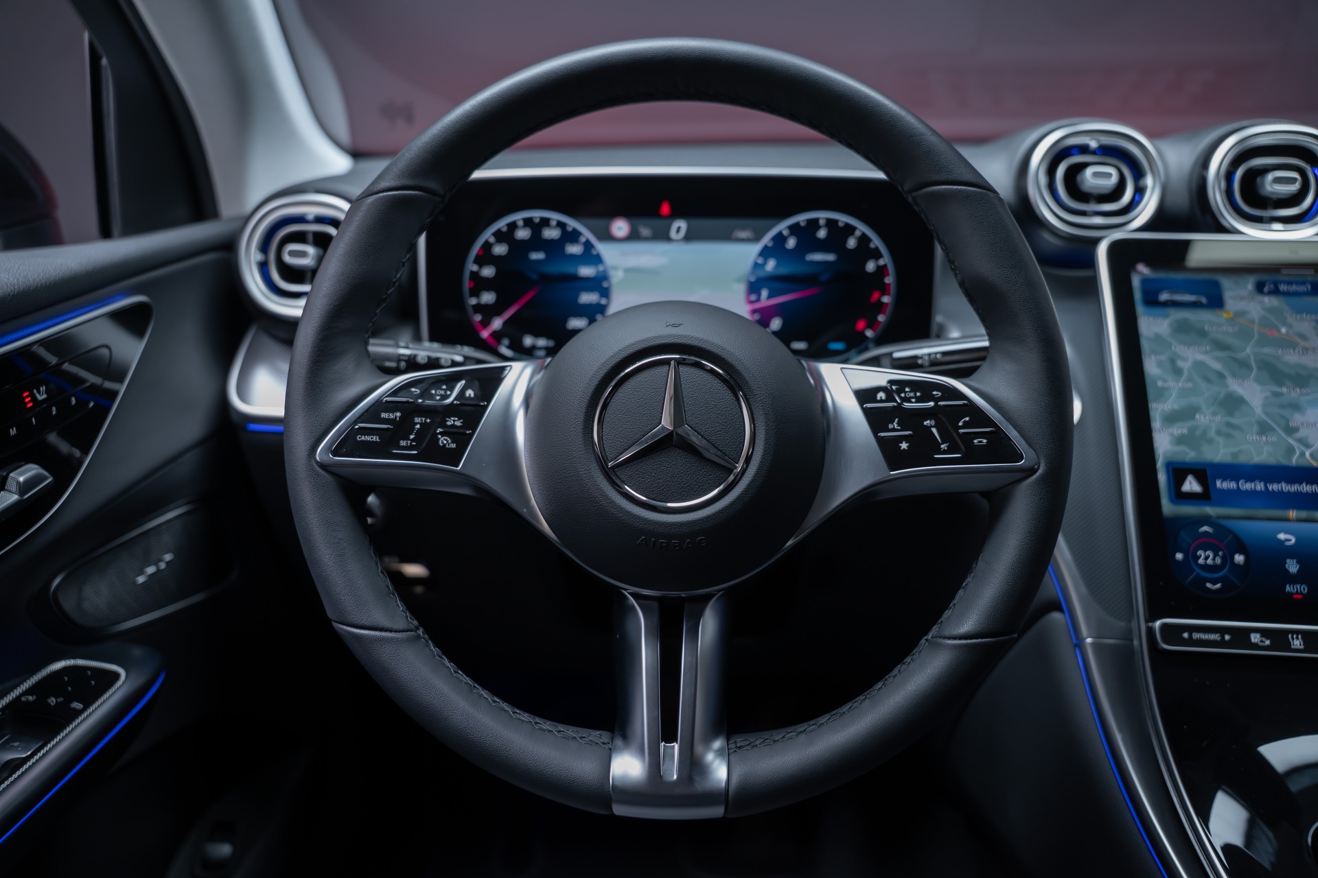 MERCEDES-BENZ GLC 200 Avantgarde 4matic / Rückfahrkamera / el.Sitze / Ambientebeleuchtung-image-23