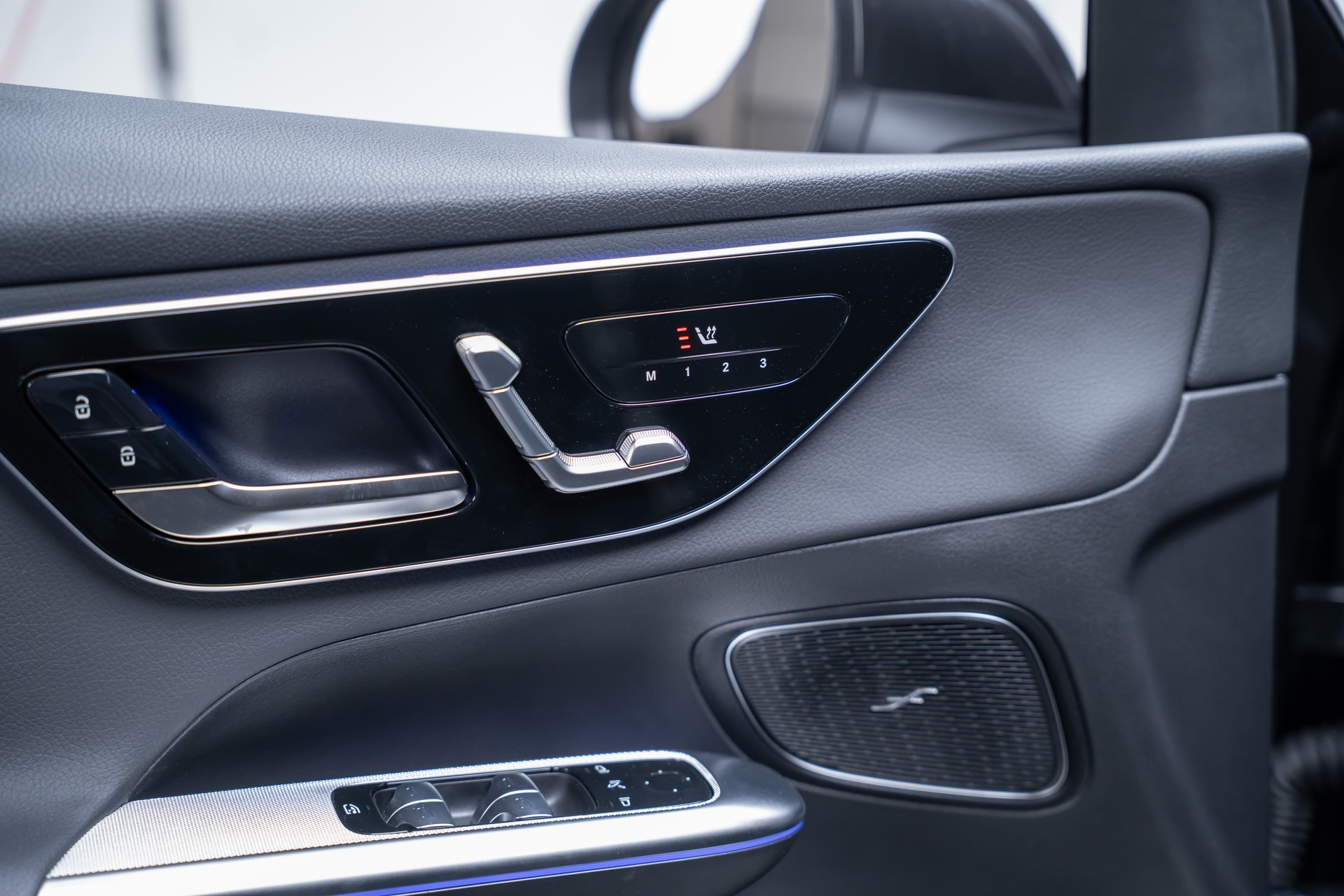 MERCEDES-BENZ GLC 200 Avantgarde 4matic / Rückfahrkamera / el.Sitze / Ambientebeleuchtung-image-14