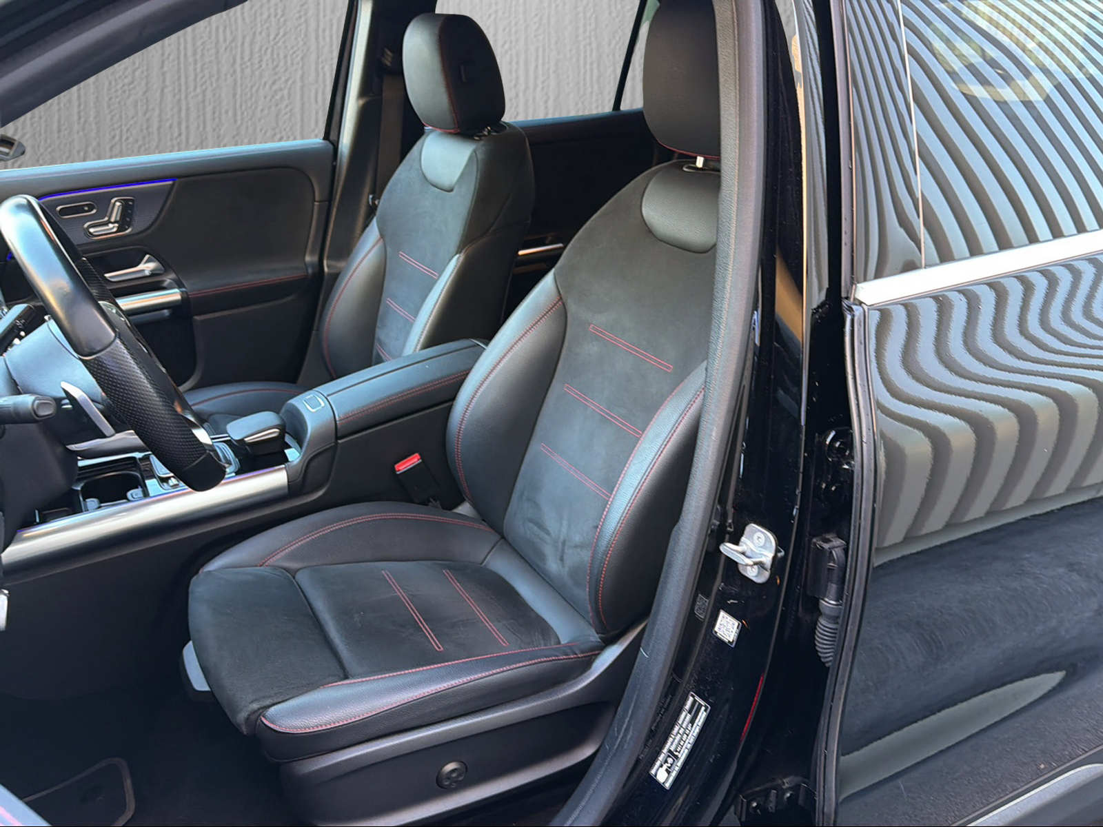 MERCEDES-BENZ EQA 300 AMG Line 4Matic*Anhängerkupplung*-image-7