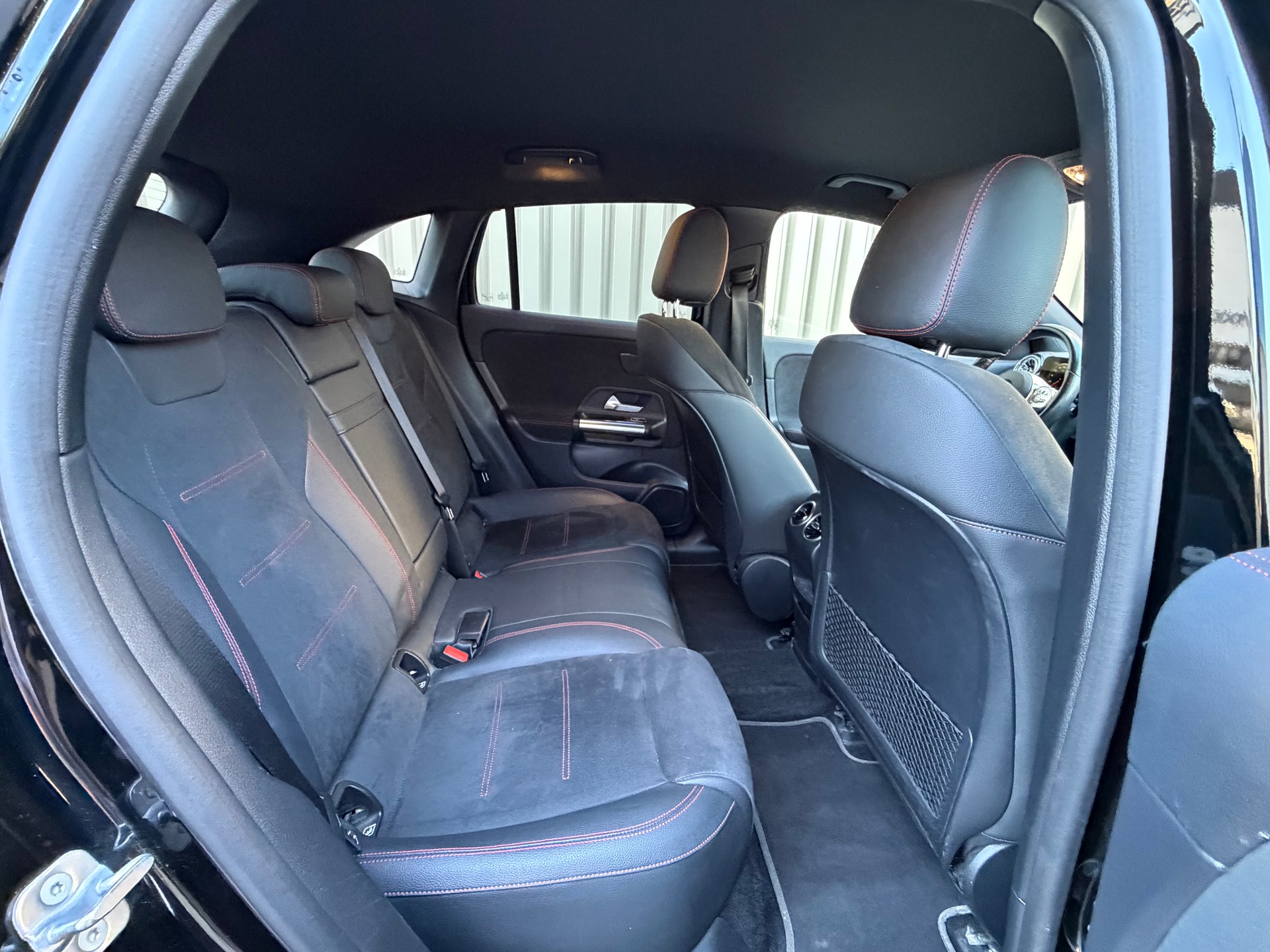 MERCEDES-BENZ EQA 300 AMG Line 4Matic*Anhängerkupplung*-image-9