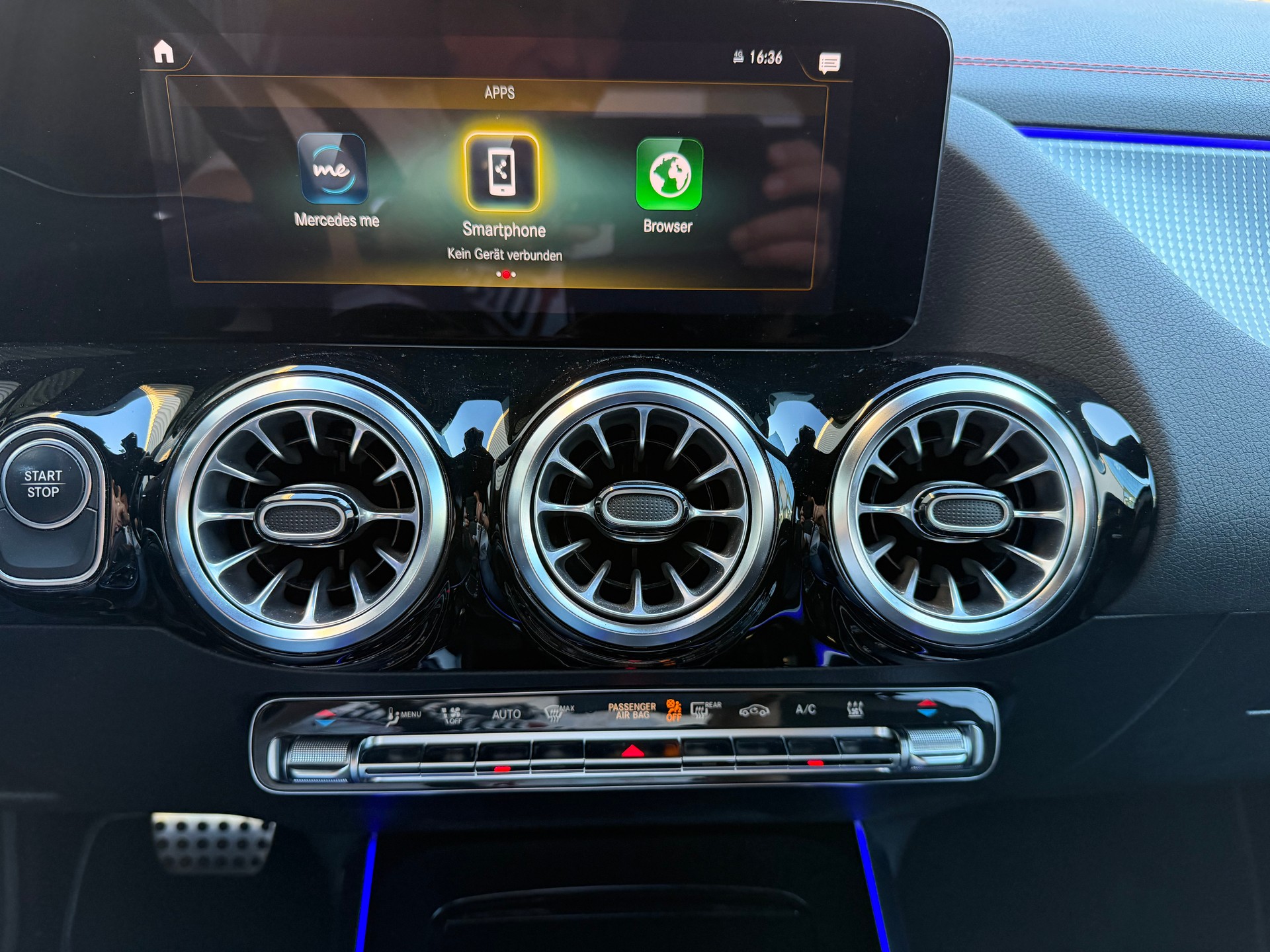 MERCEDES-BENZ EQA 300 AMG Line 4Matic*Anhängerkupplung*-image-13
