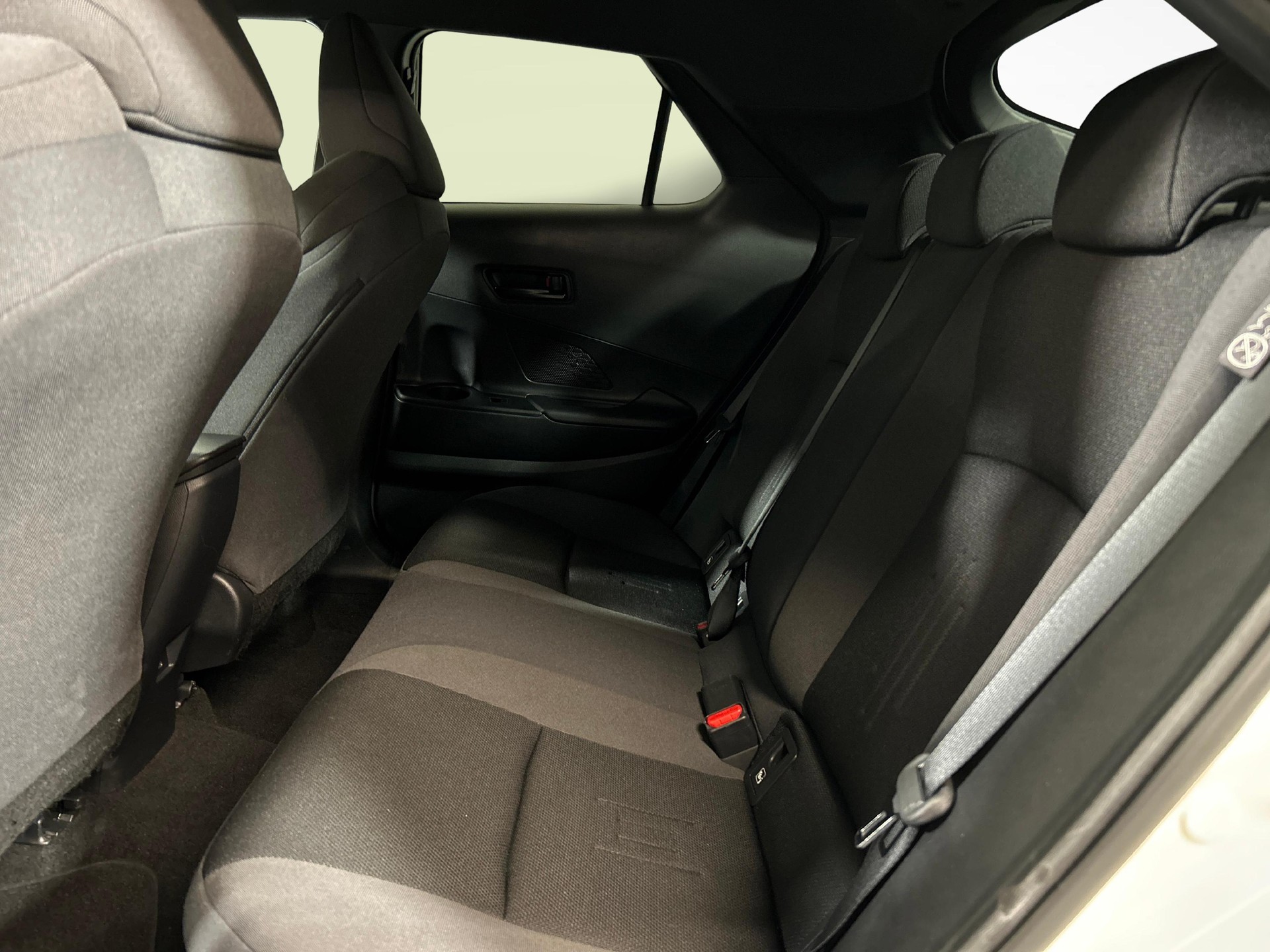 TOYOTA C-HR 2.0 HEV Trend 4x4-image-3