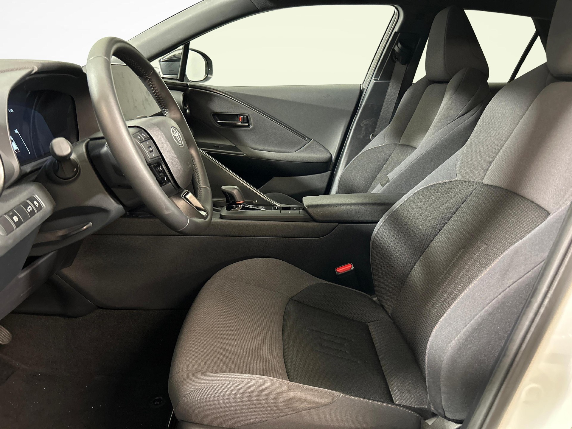 TOYOTA C-HR 2.0 HEV Trend 4x4-image-2