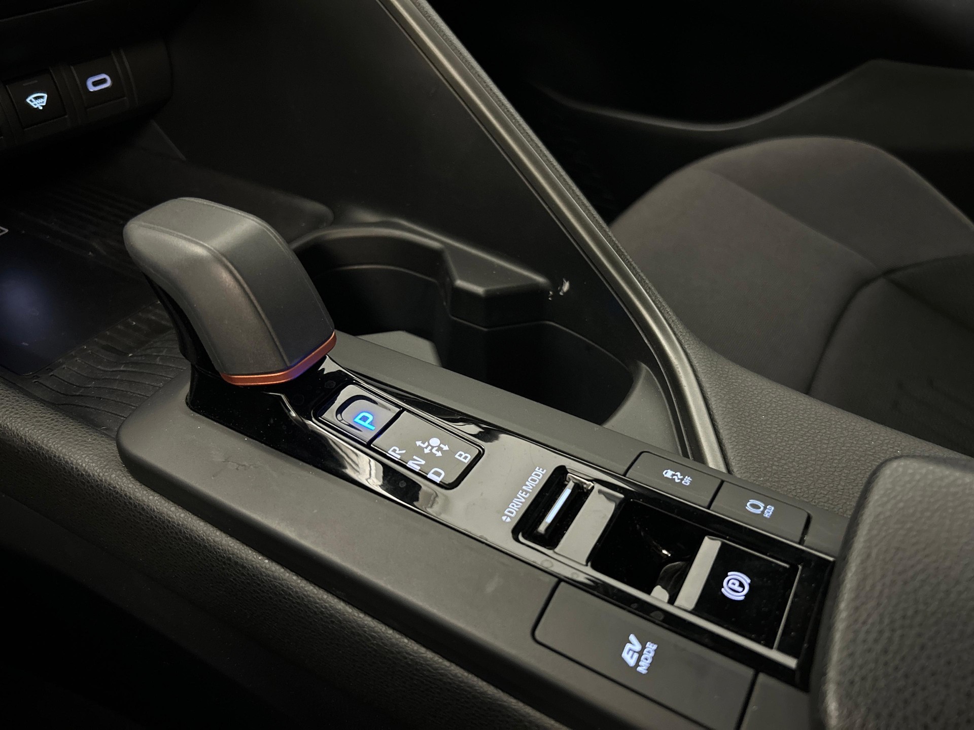 TOYOTA C-HR 2.0 HEV Trend 4x4-image-13