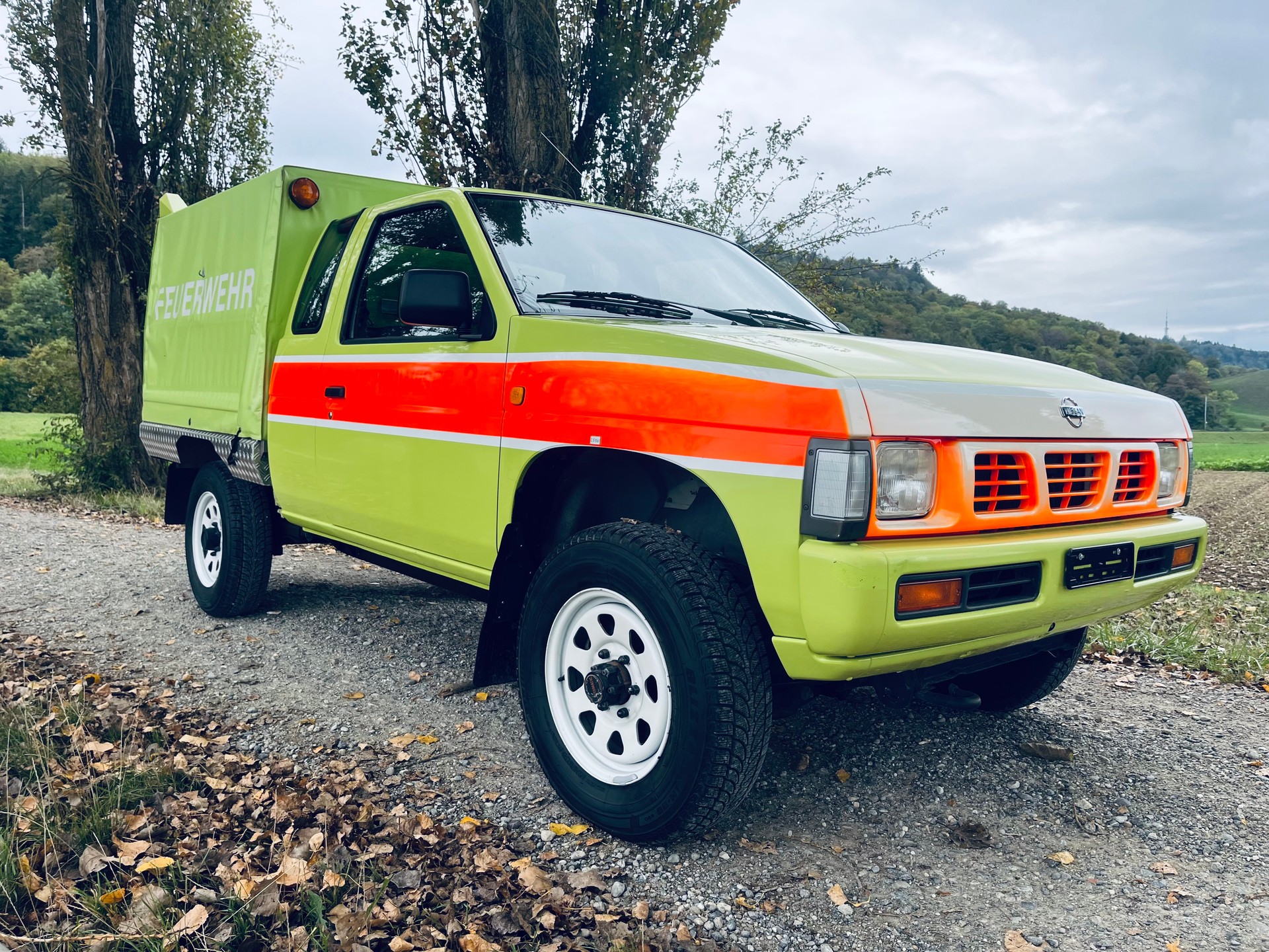 NISSAN King Cab 2.4 4x4 KNMD21-image-1