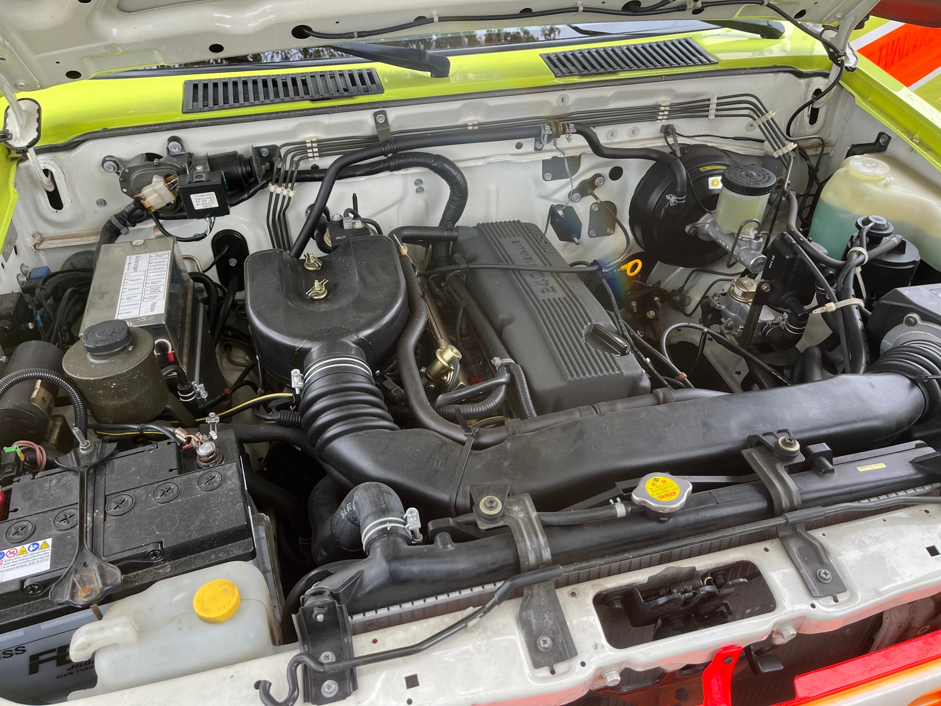 NISSAN King Cab 2.4 4x4 KNMD21-image-9