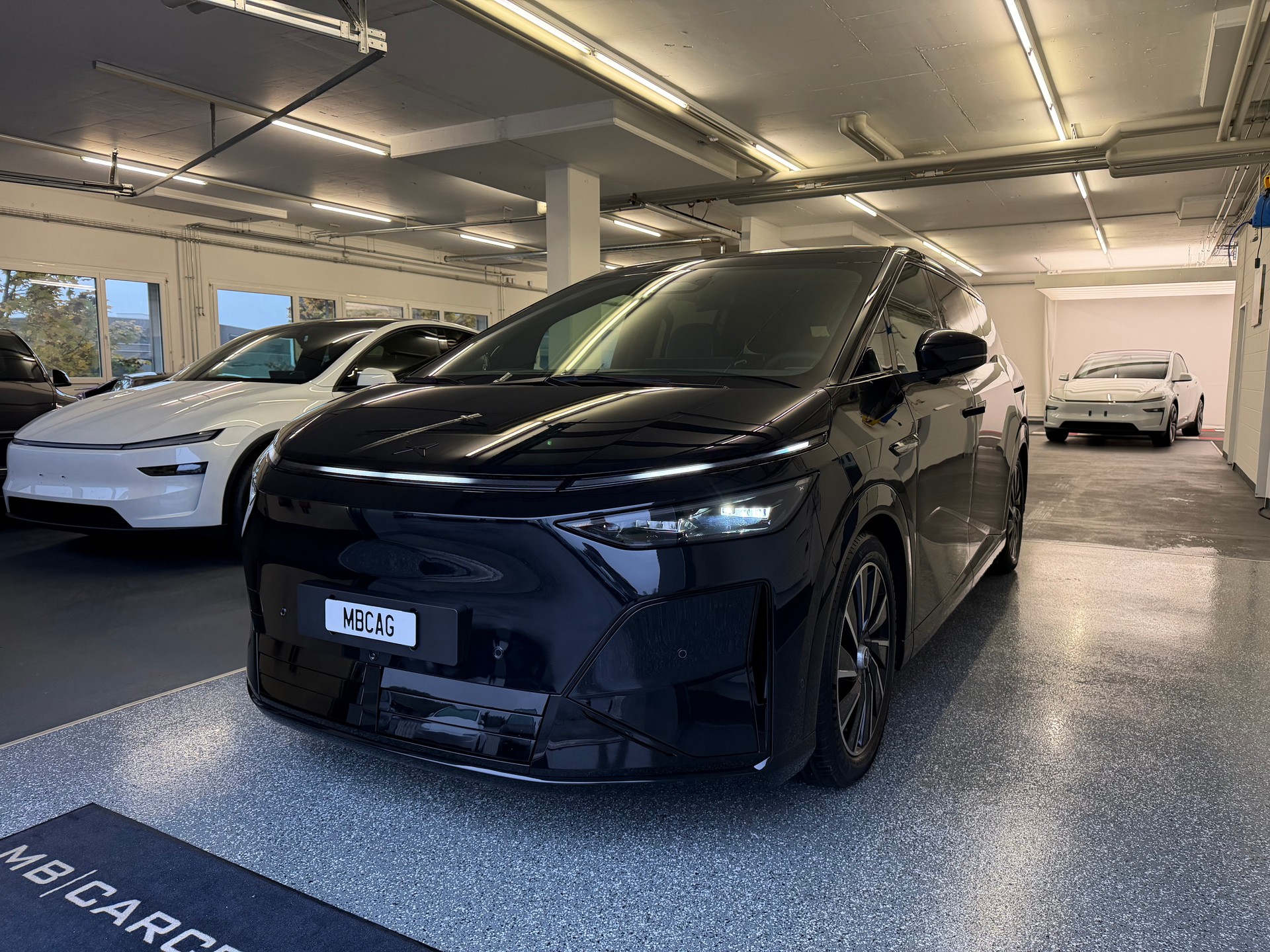 XPENG X9 Performance AWD Midnight Black / AHK / CH Typengenehmigung IVI / an Lager-image-3