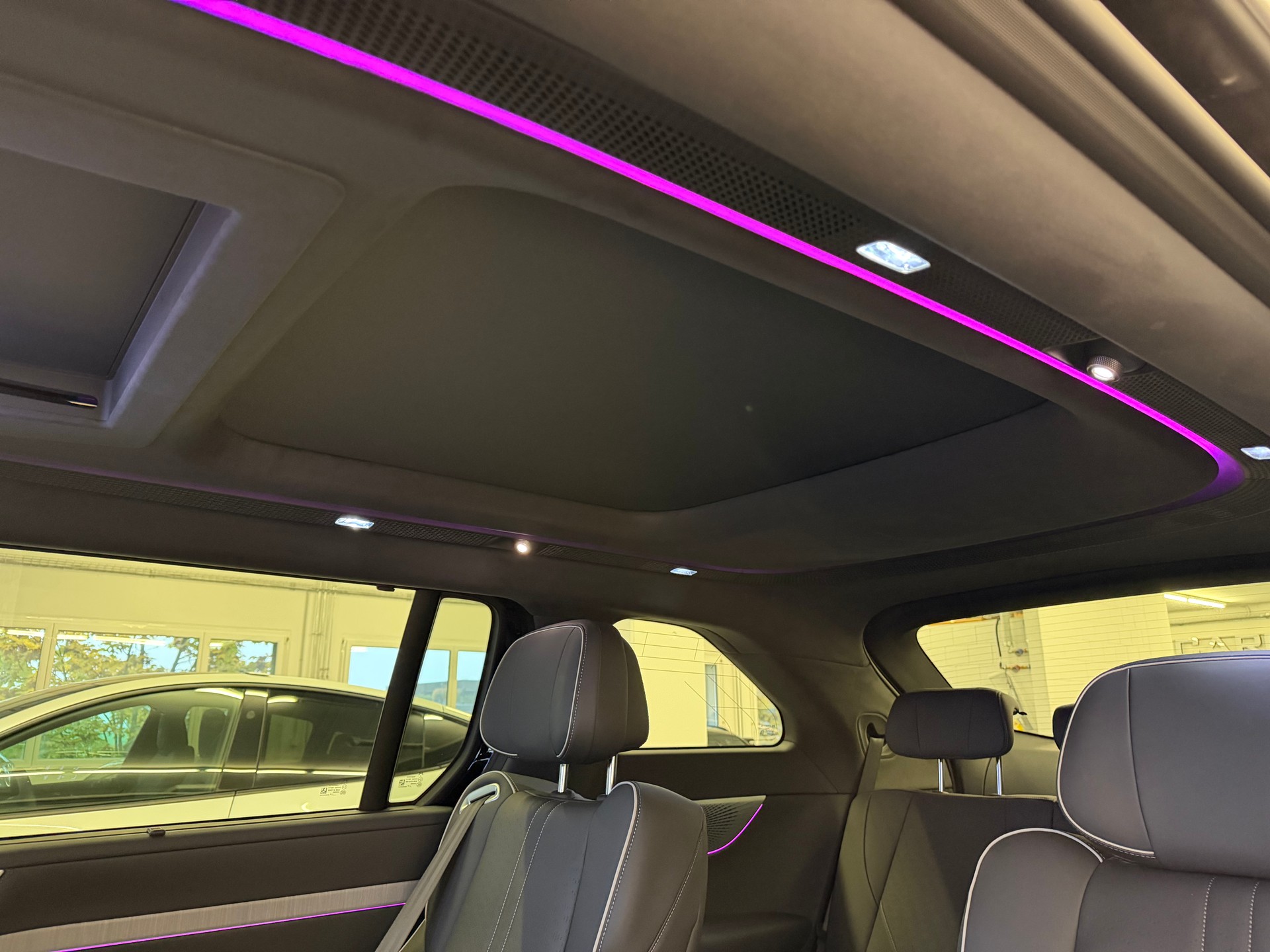 XPENG X9 Performance AWD Midnight Black / AHK / CH Typengenehmigung IVI / an Lager-image-27