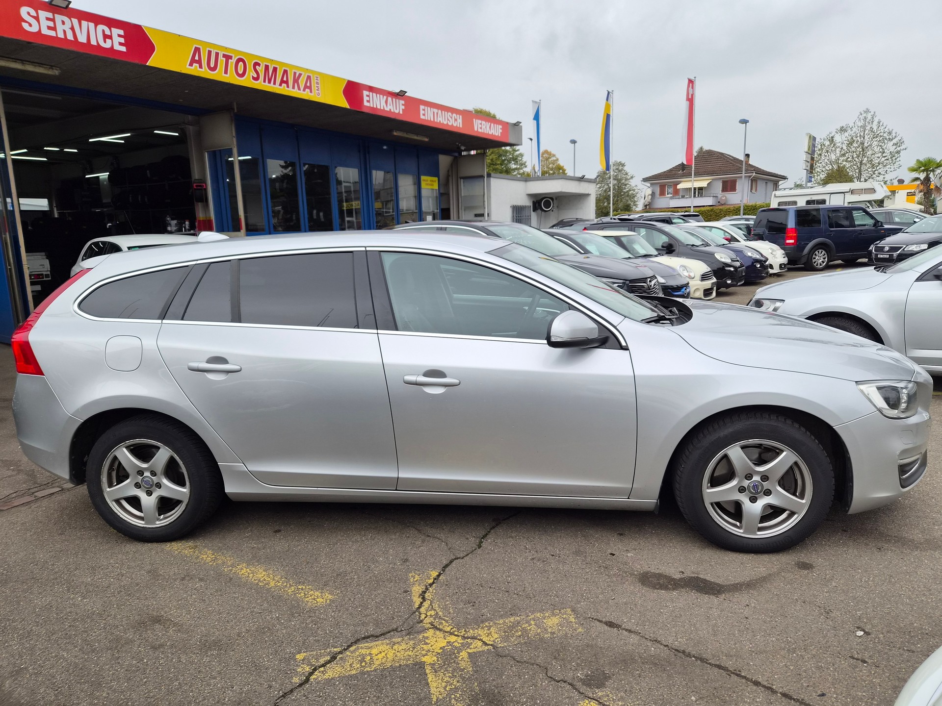 VOLVO V60 D5 AWD Momentum Geartronic-image-7