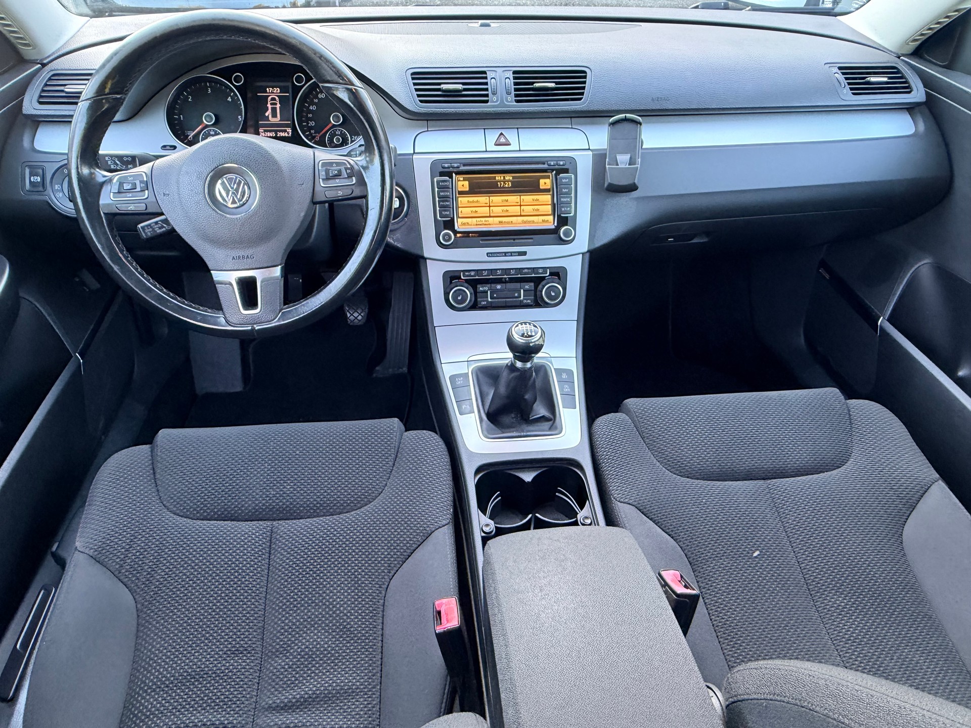 VW Passat Variant 2.0 TDI BlueMotion Trendline-image-14