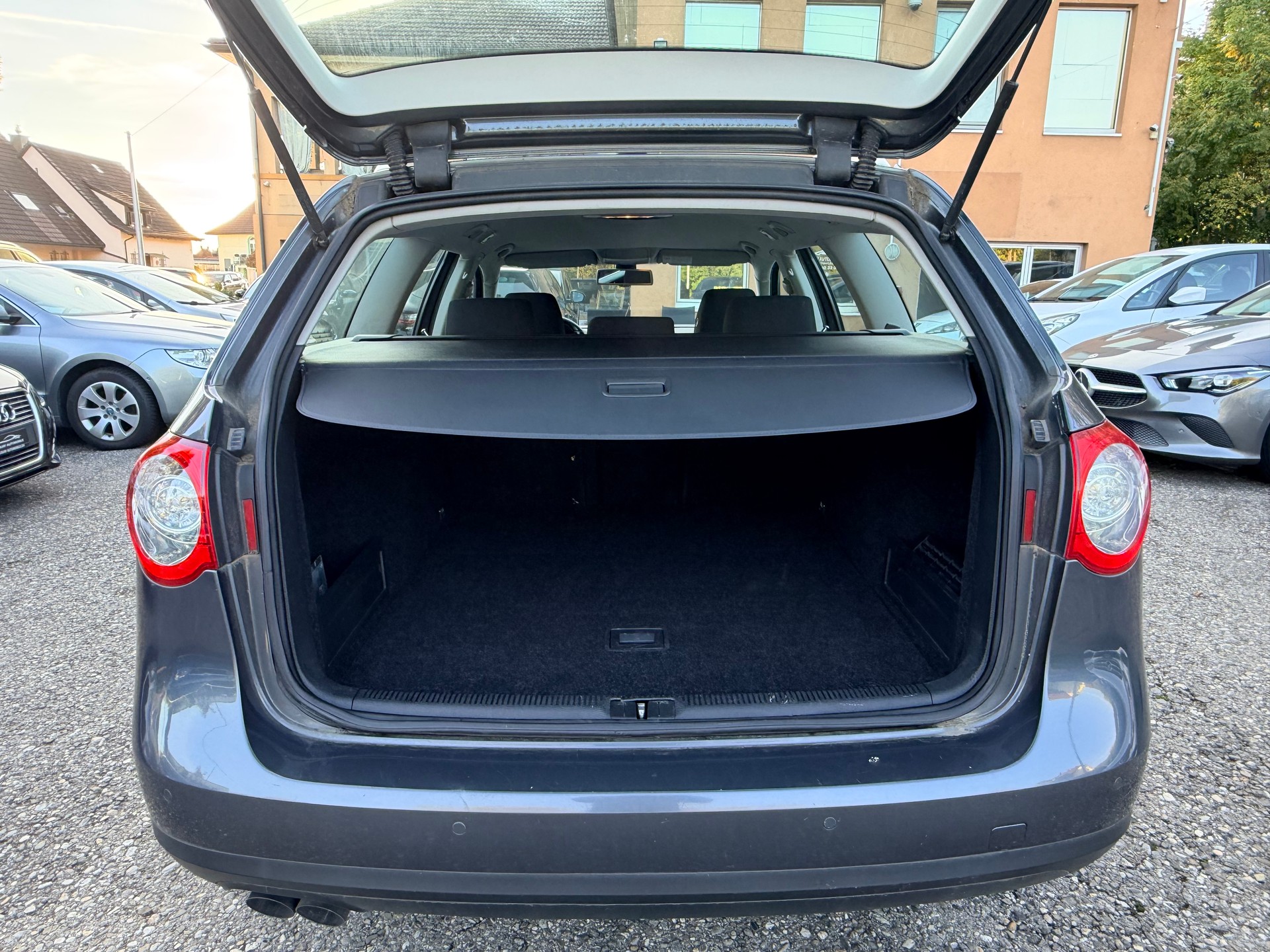 VW Passat Variant 2.0 TDI BlueMotion Trendline-image-10